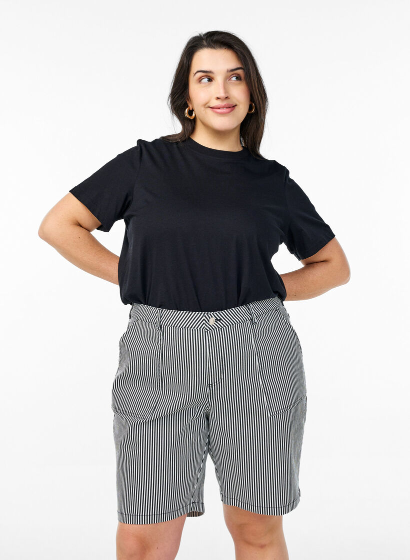 Gestreepte bermudashorts met hoge taille, Zwart, Model image number 0