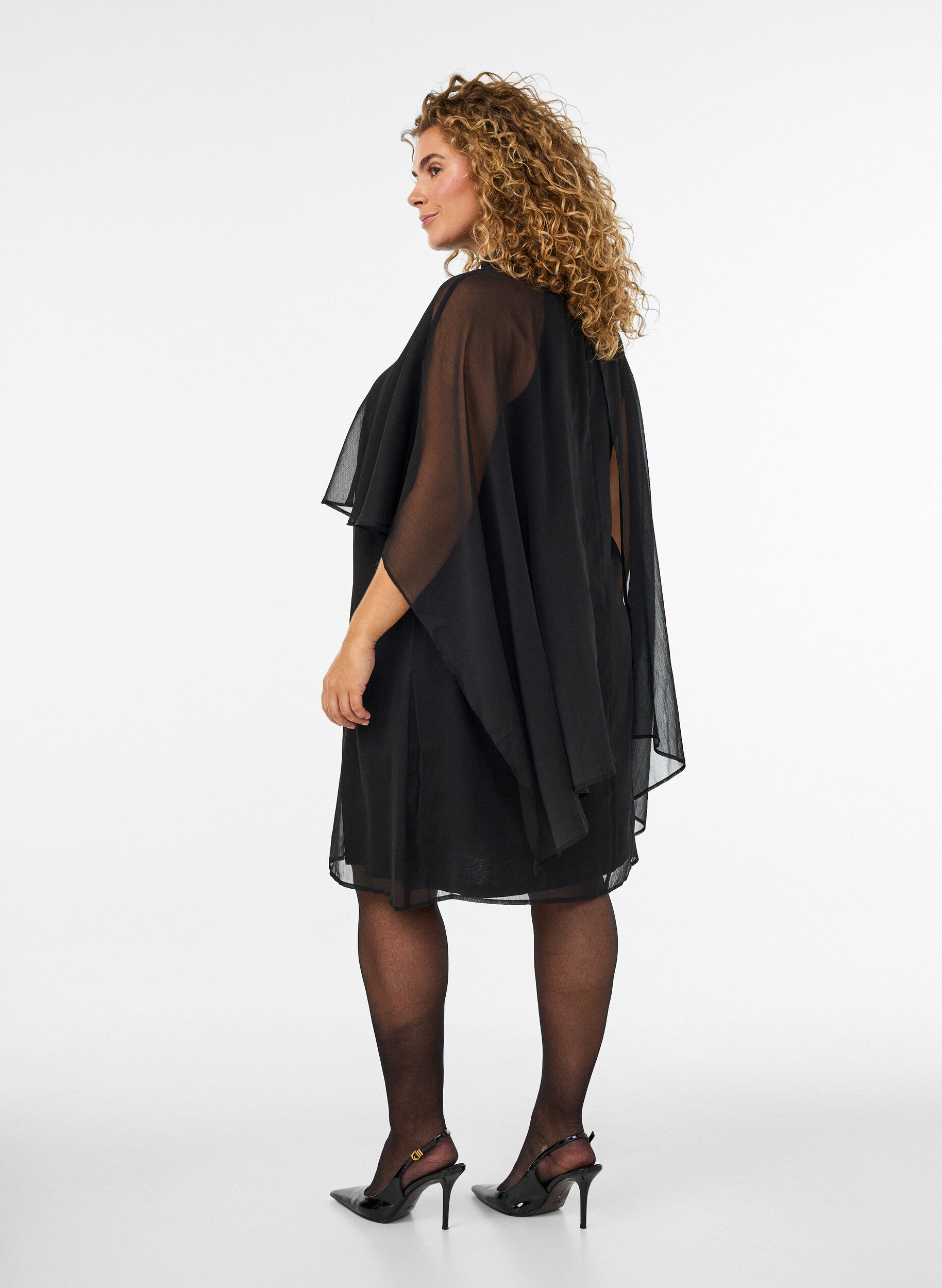 ZizziChiffon jurk tot op de knie met doorschijnende cape, Zwart, Model image number 2