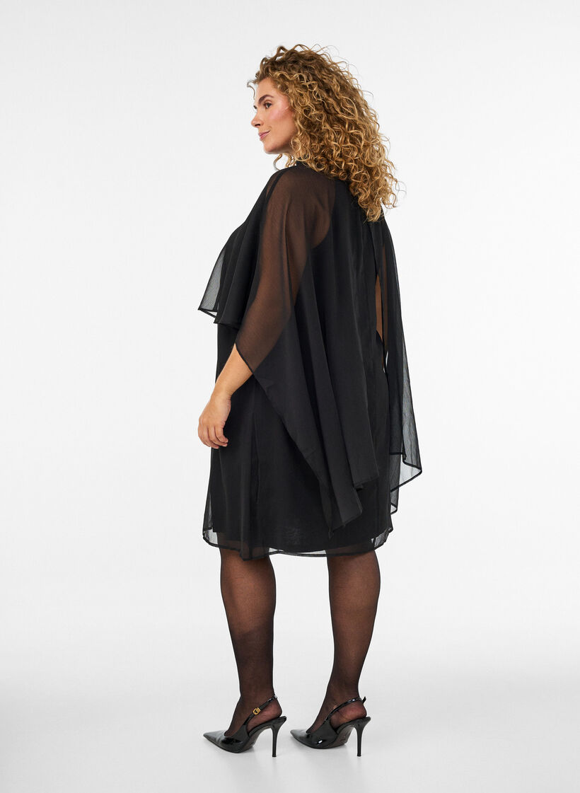 Chiffon jurk tot op de knie met doorschijnende cape, Zwart, Model image number 2