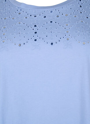 T-shirt van biologisch katoen met Engels borduurwerk, Serenity, Packshot image number 2