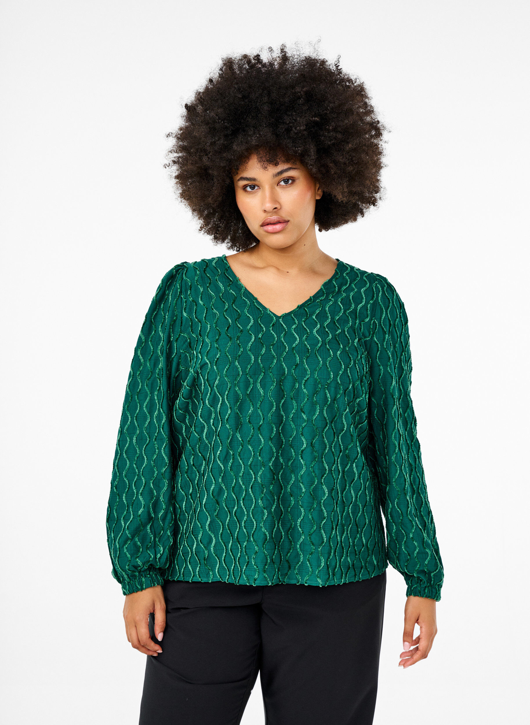 Zizzi Lange mouwen blouse met patroon en V-hals, Rain Forest, Model image number 0