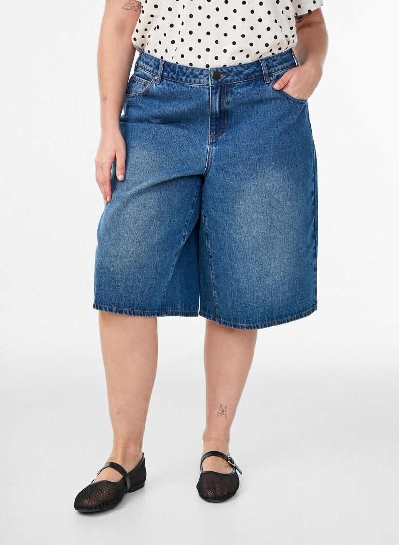 High-waisted denim shorts, Blauw, Model image number 2