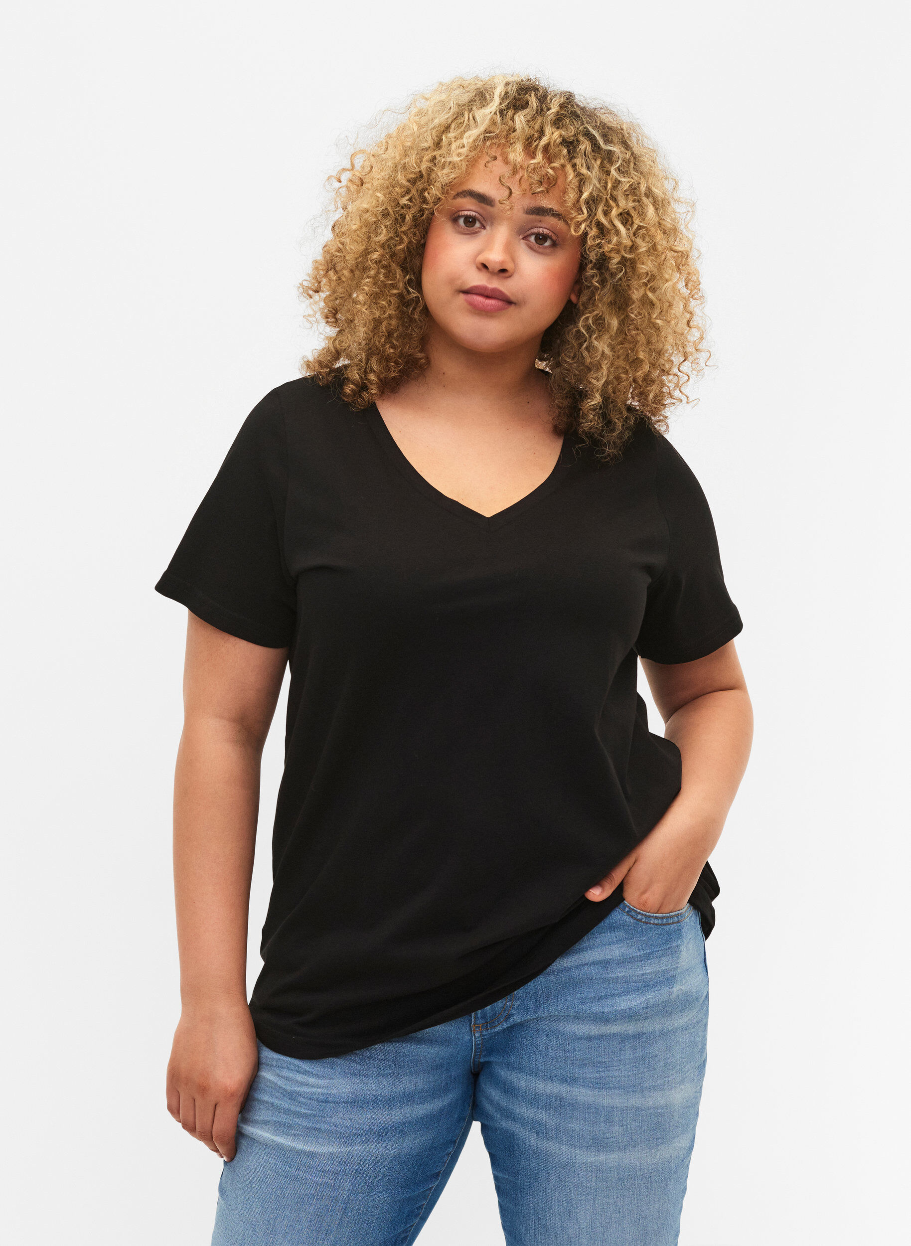 Zizzi Set van 2 basic t-shirts in katoen, Black/Bright W, Model image number 0