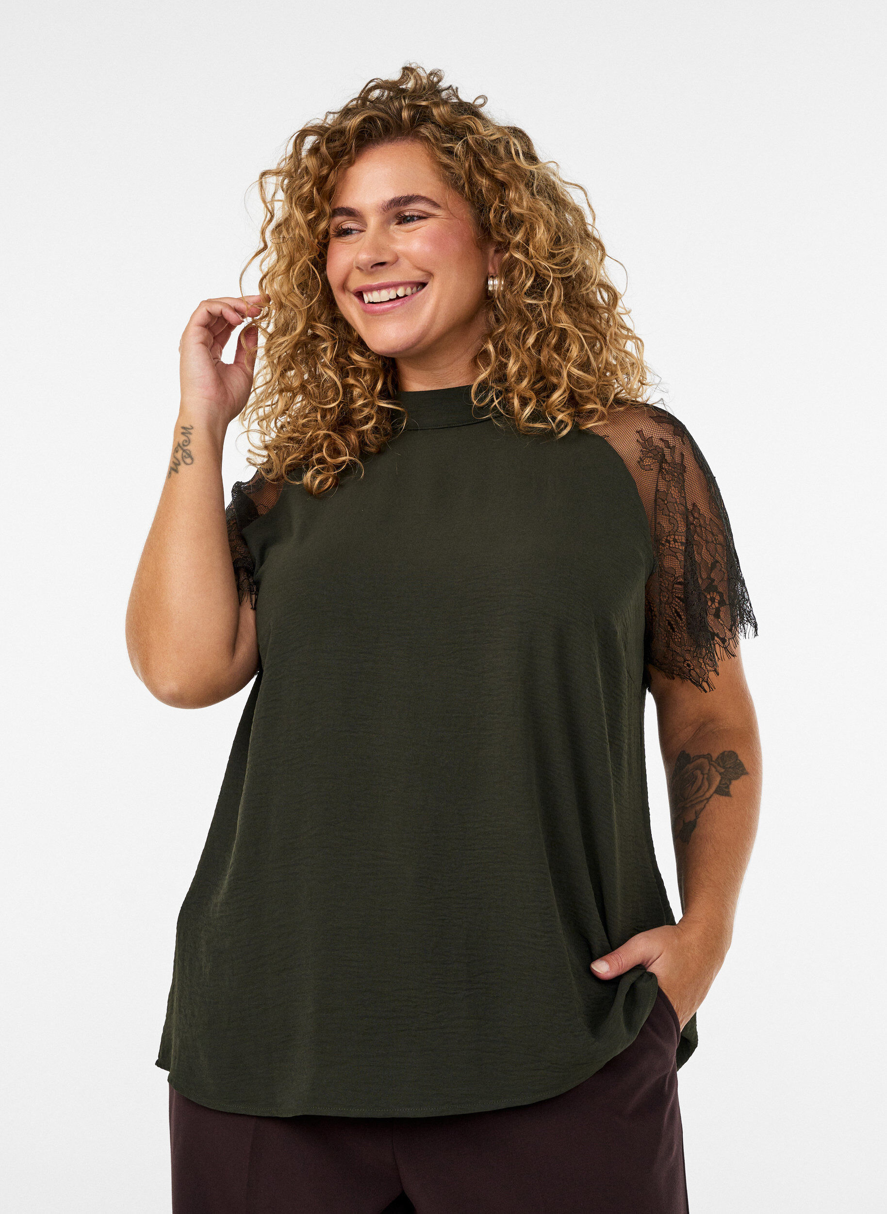Blouse met korte kanten mouwen en hoge hals, Groen, Model