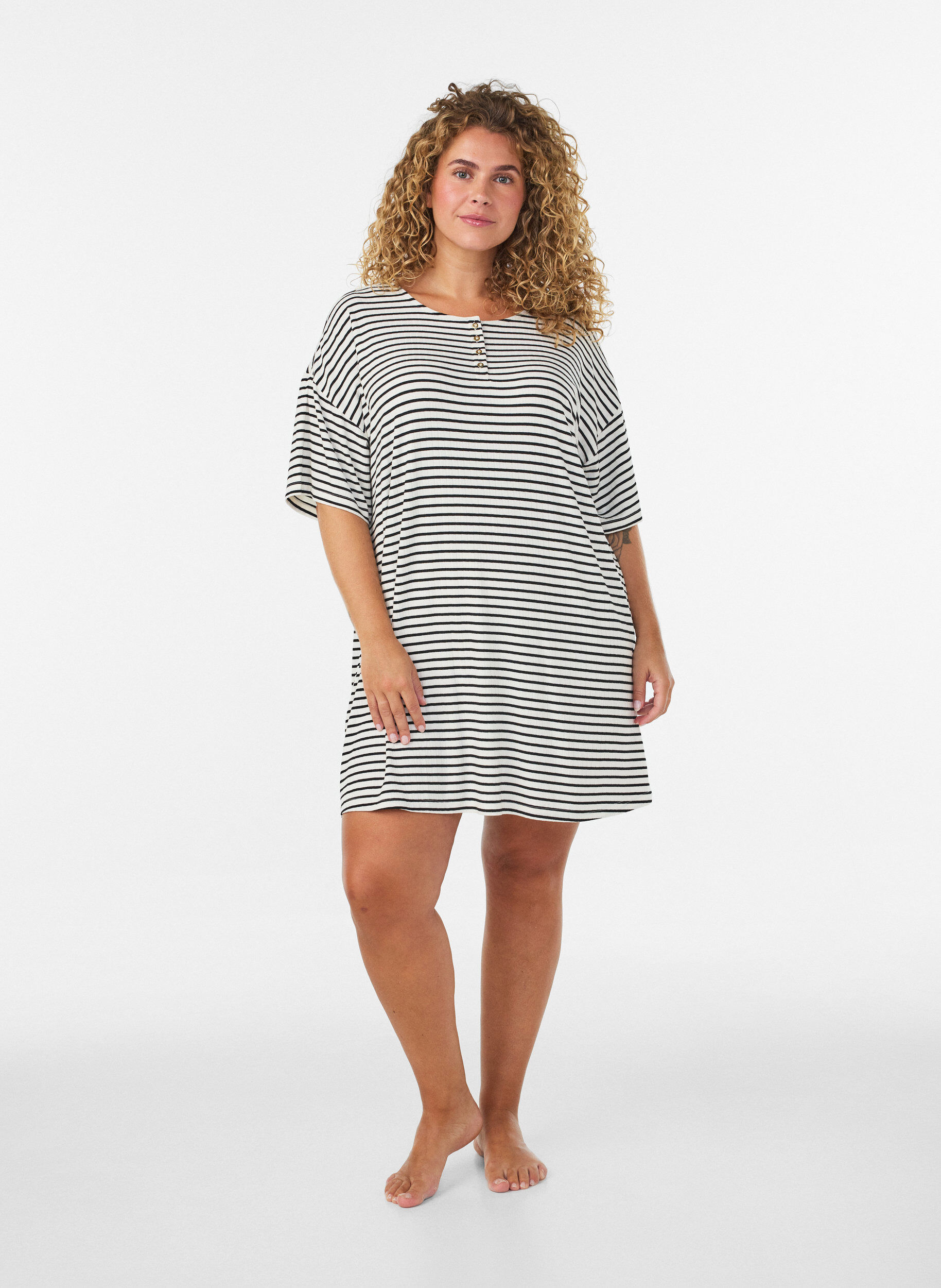 ZizziGestreepte nachtjapon in viscose jersey, Vanille, Model image number 1