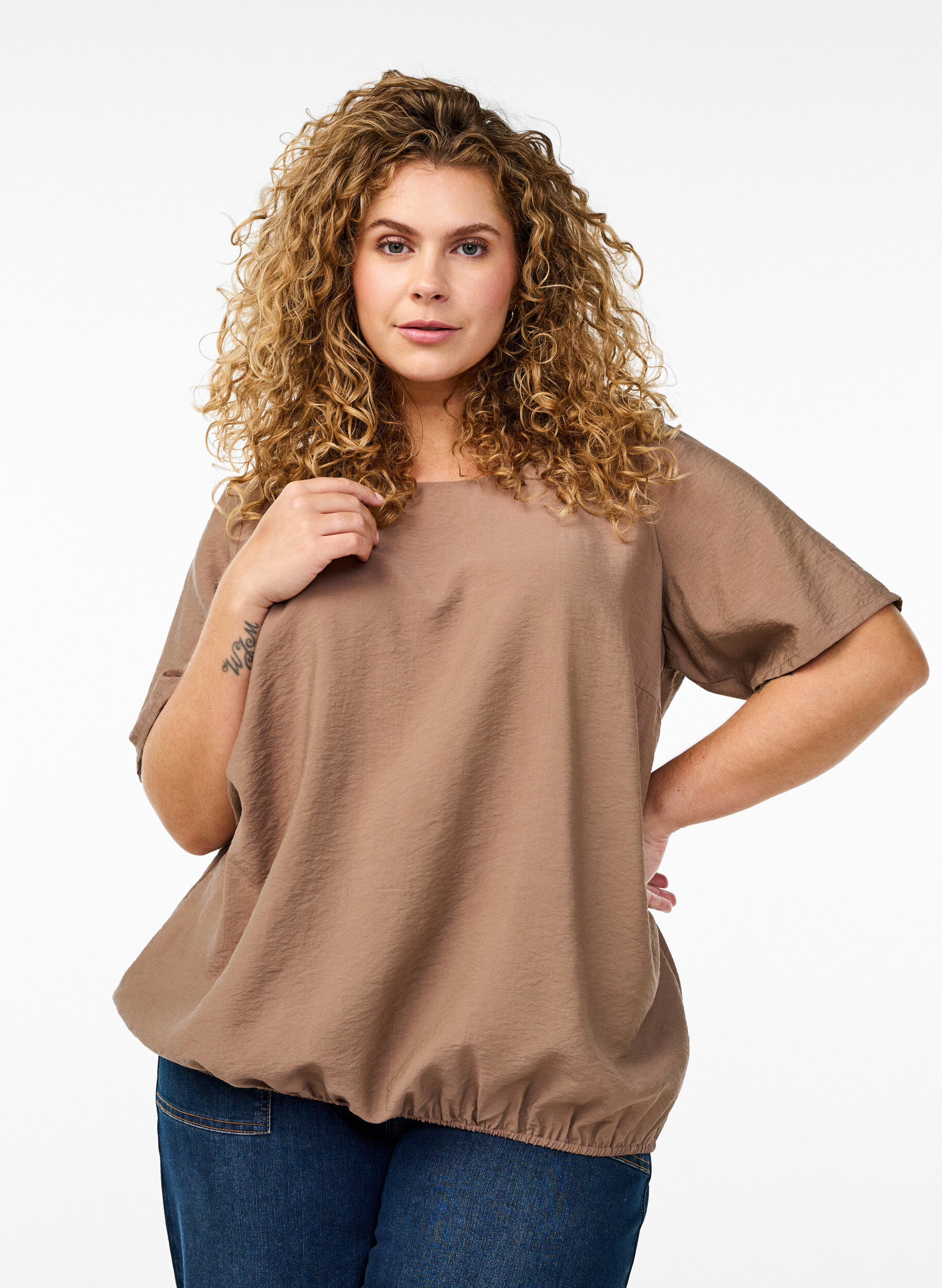 Blouse met korte mouwen en elastische zoom, Bruin, Model