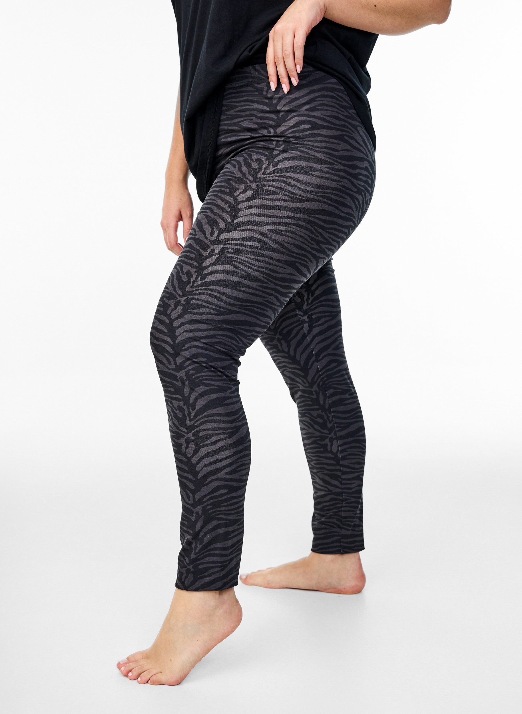 Zizzi Viscose leggings met print, Zwart, Model image number 0