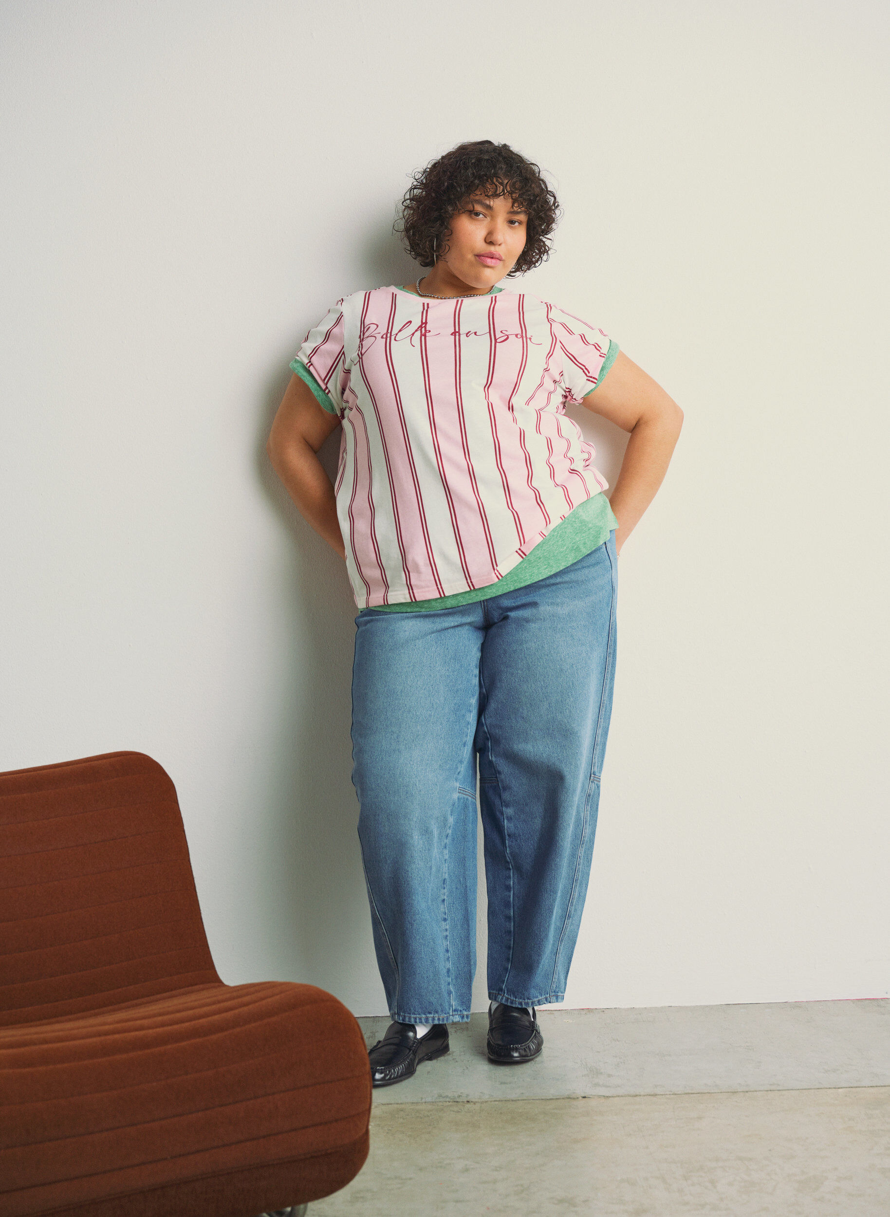 Zizzi T-shirt met strepen en tekstprint, Roze, Image image number 0