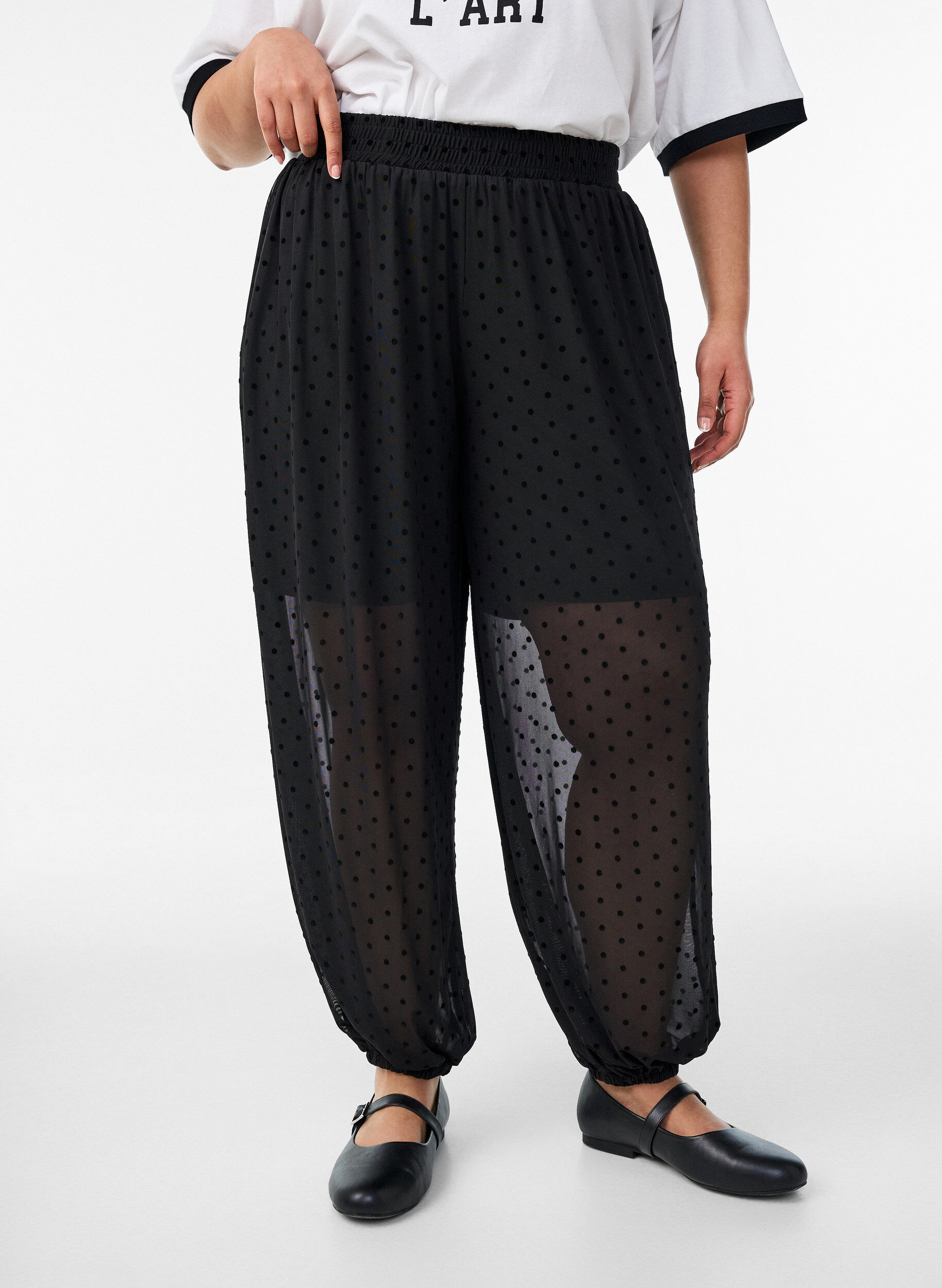 Zizzi Mesh ballonnenbroek met polkadots, Zwart, Model image number 2