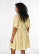 Korte viscose jurk met ruchesdetails, Geel, Model image number 2
