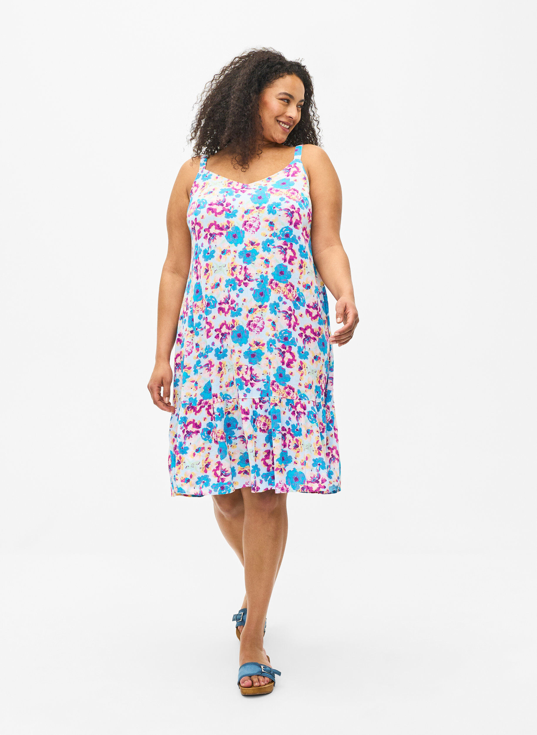Zizzi Viscose zomerjurk met bandjes, Multi Flower AOP, Model image number 2