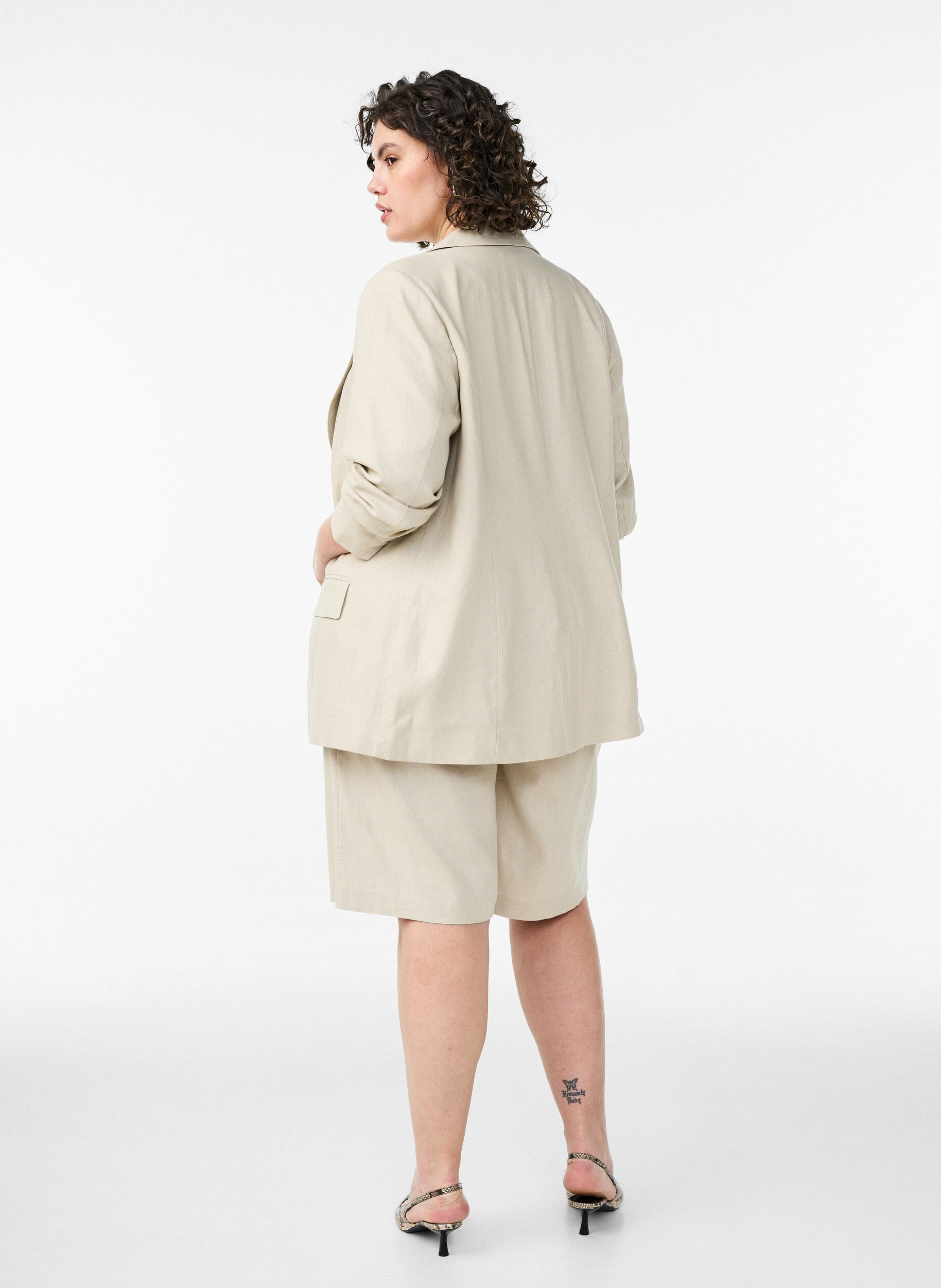 Zizzi Bermuda shorts met hoge taille in linnen en viscose, Beige, Model image number 2