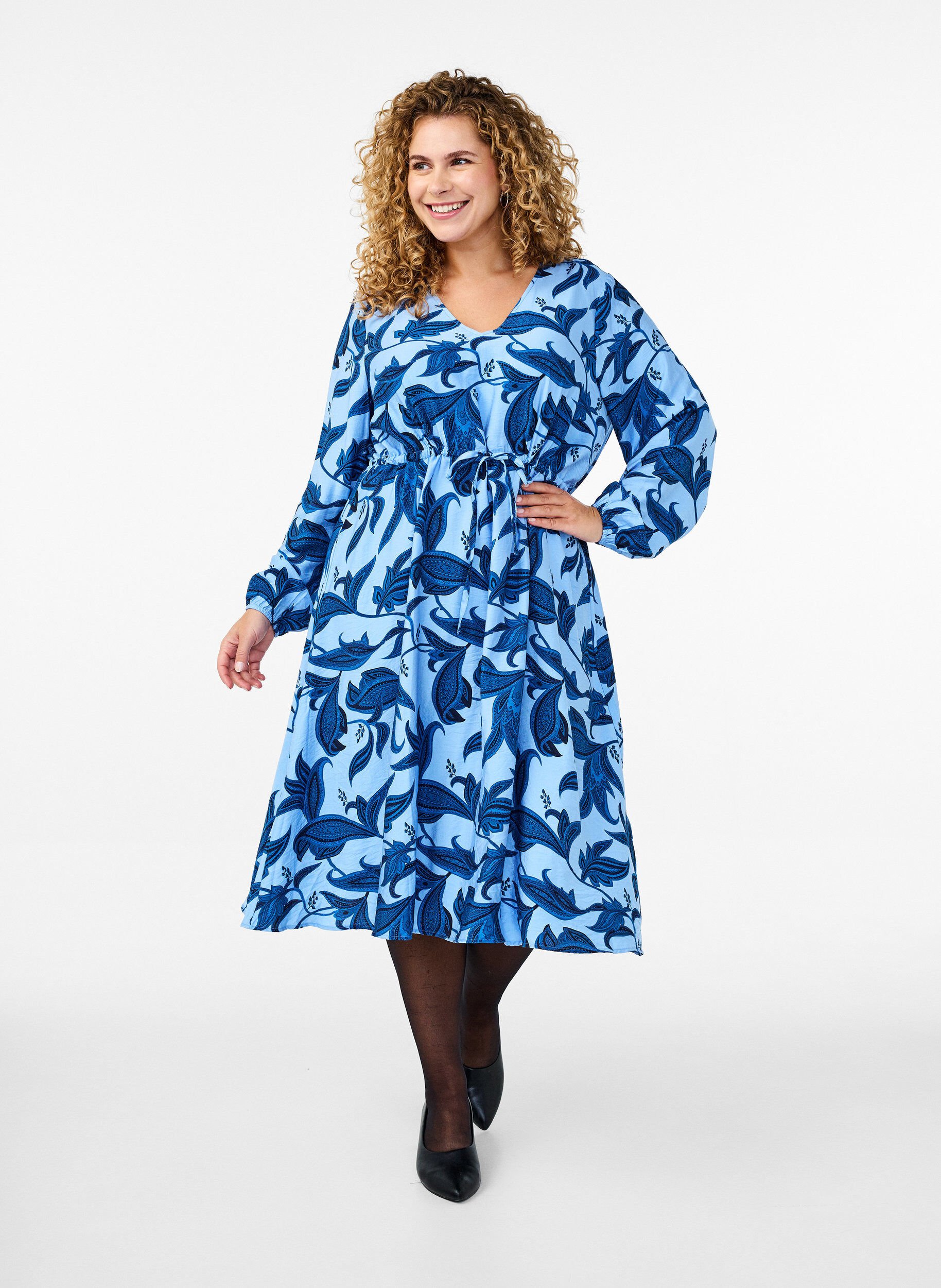 Jurk met lange mouwen met paisleyprint en strikceintuur, Blauw, Model