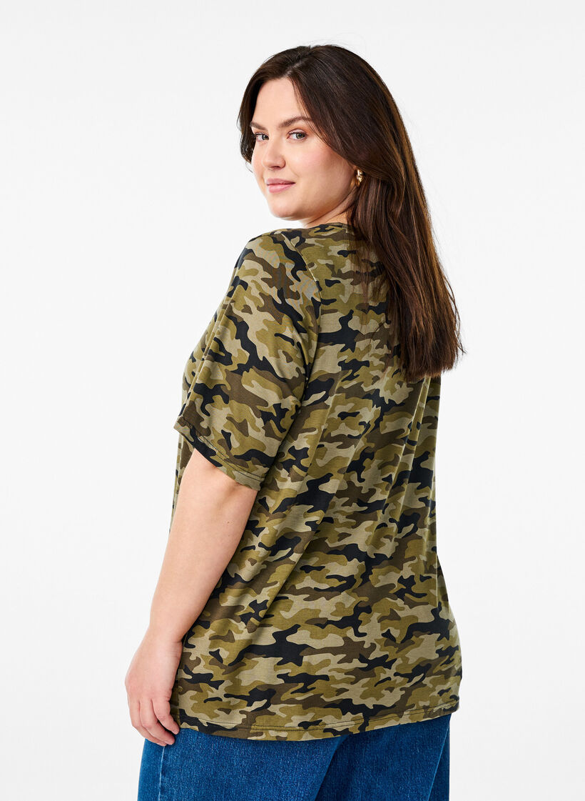 T-shirt met TENCEL&trade; Lyocell en camouflageprint, Groen, Model image number 2