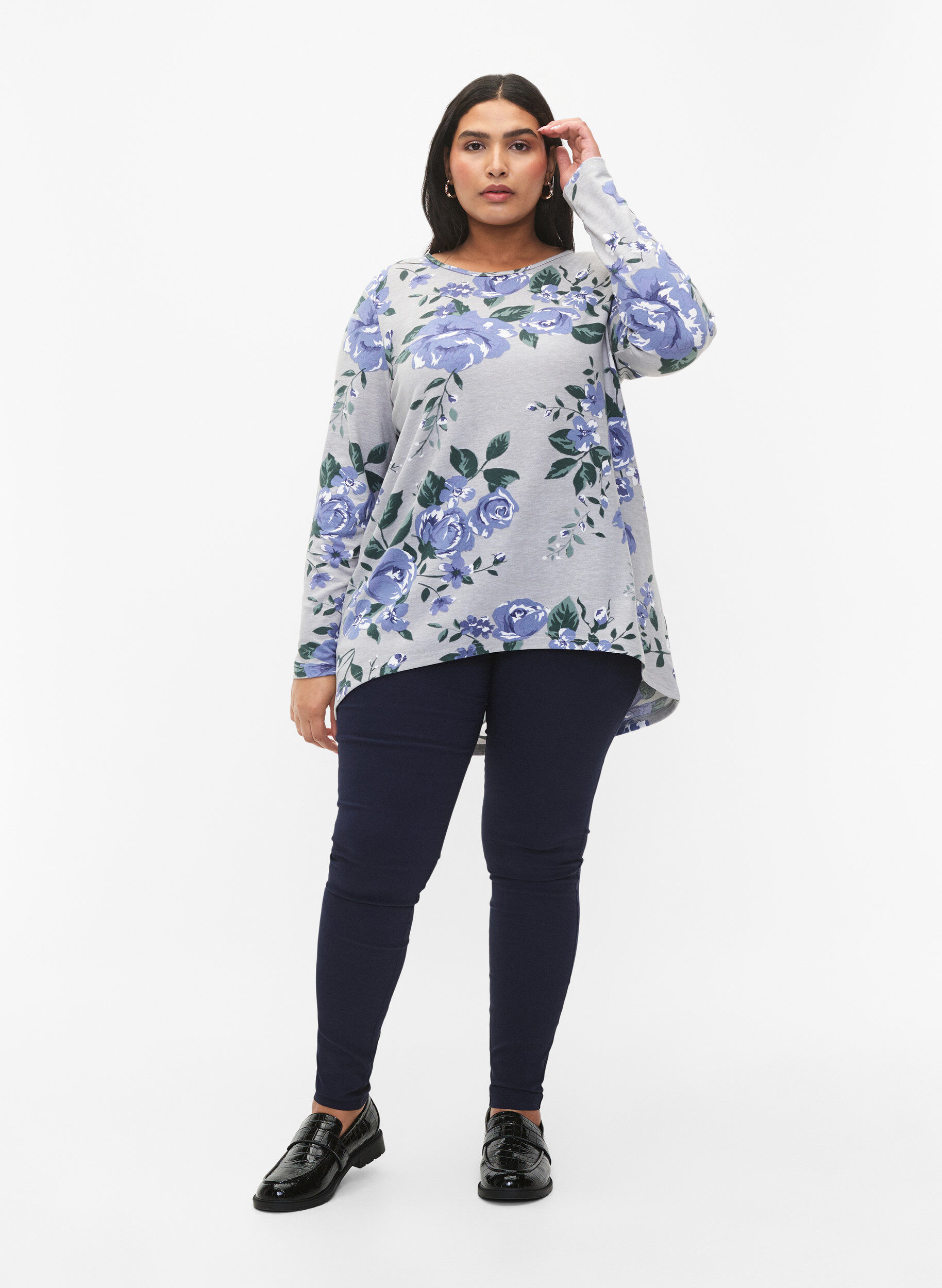 Zizzi Gebloemde blouse met lange mouwen, Blauw, Model image number 1