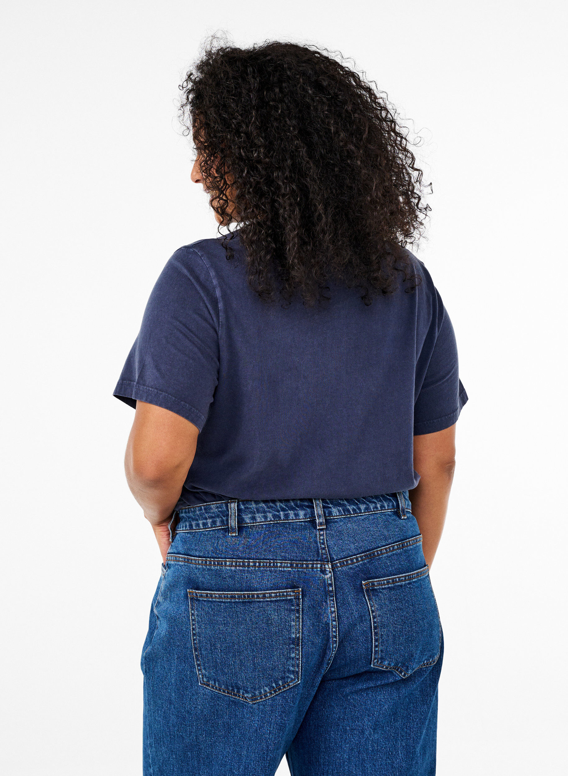 Zizzi T-shirt met oogjes en print, Navy Washed , Model image number 1