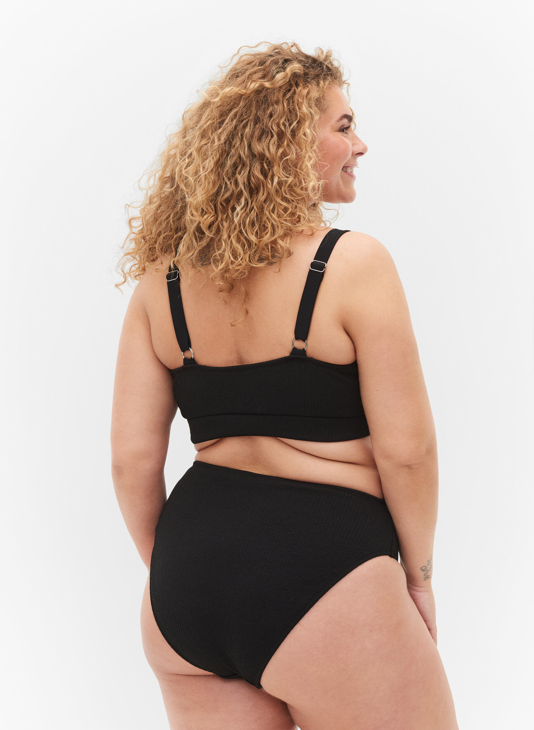 Zizzi Bikinibroekje met hoge taille en cr&ecirc;pe structuur, Black, Model image number 1