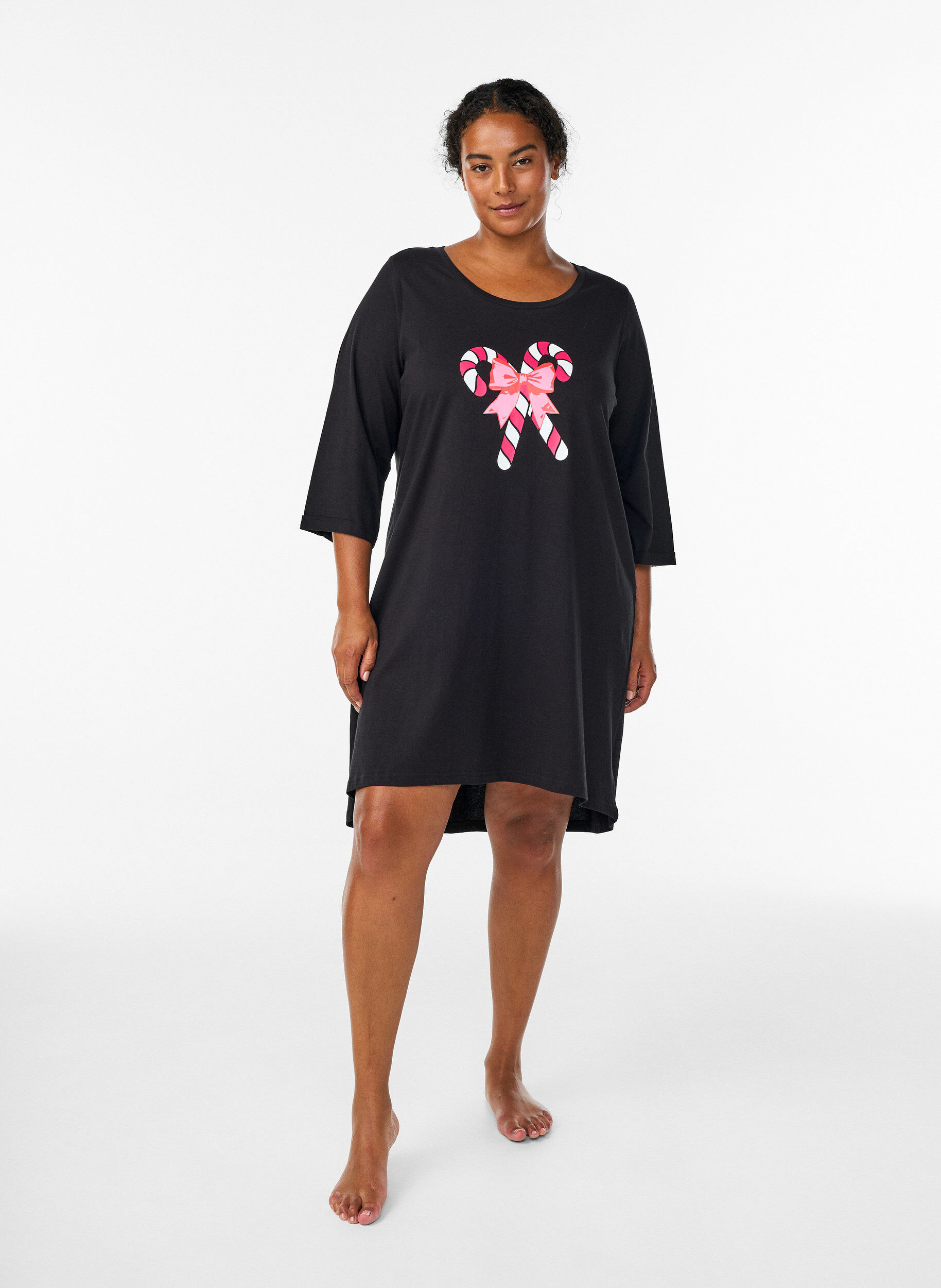 Zizzi Nachthemd in biologisch katoen met kerstmotief, Zwart, Model image number 1