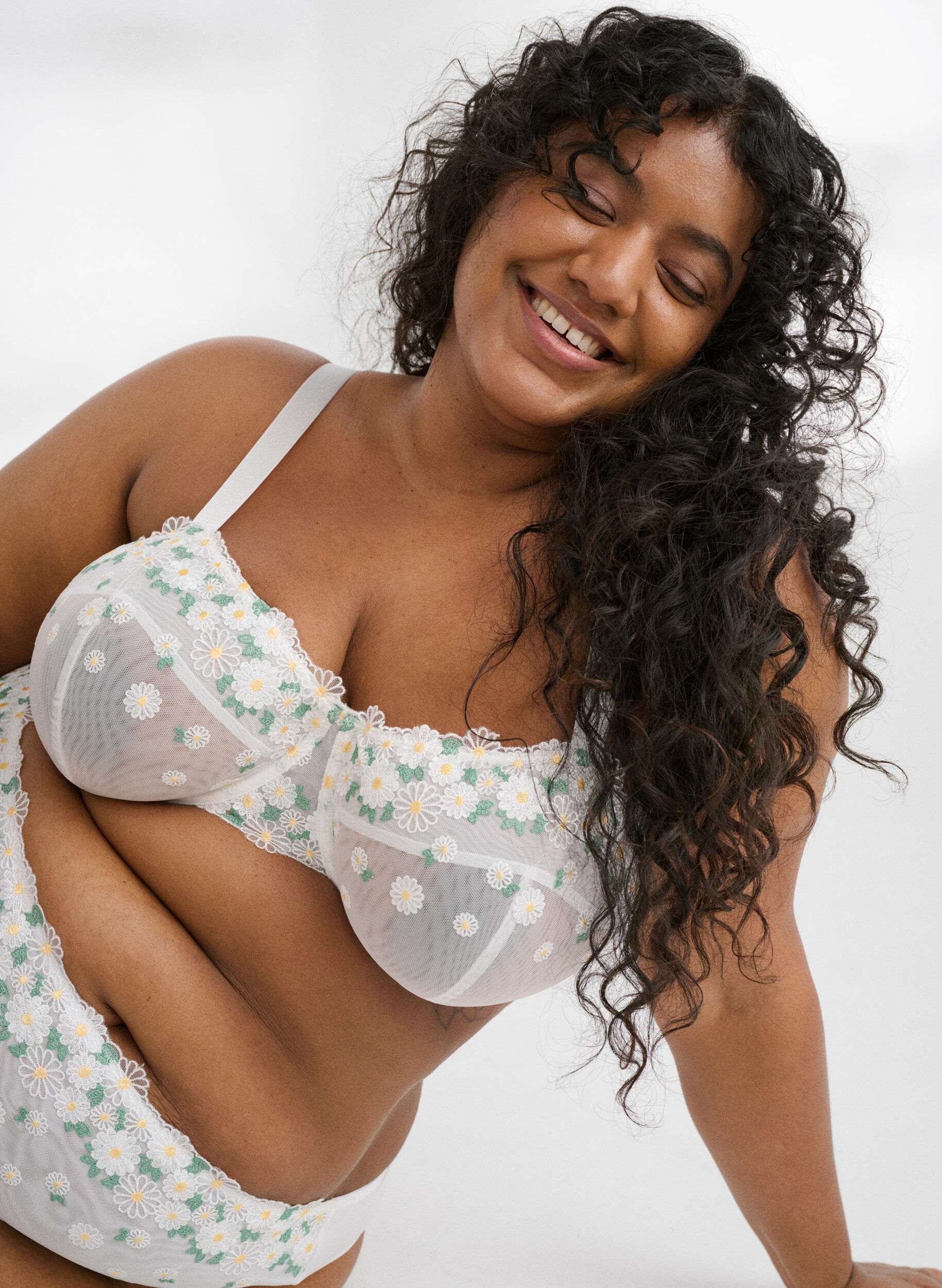 Zizzi Balconette bh in mesh met margrietborduursel, Wit, Image image number 0