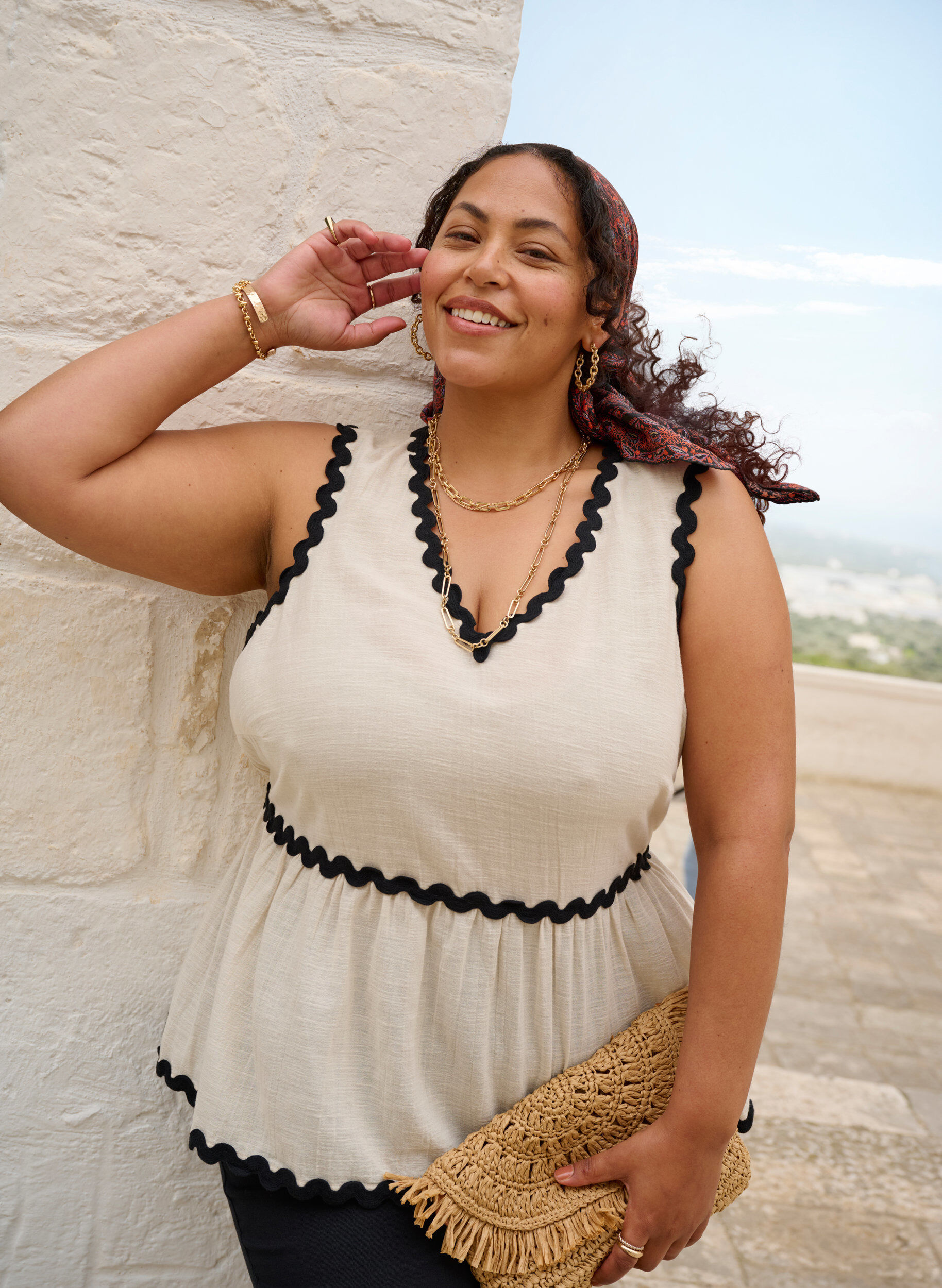 Zizzi Mouwloze blouse met gekartelde contrasterende randen, Beige, Image image number 0