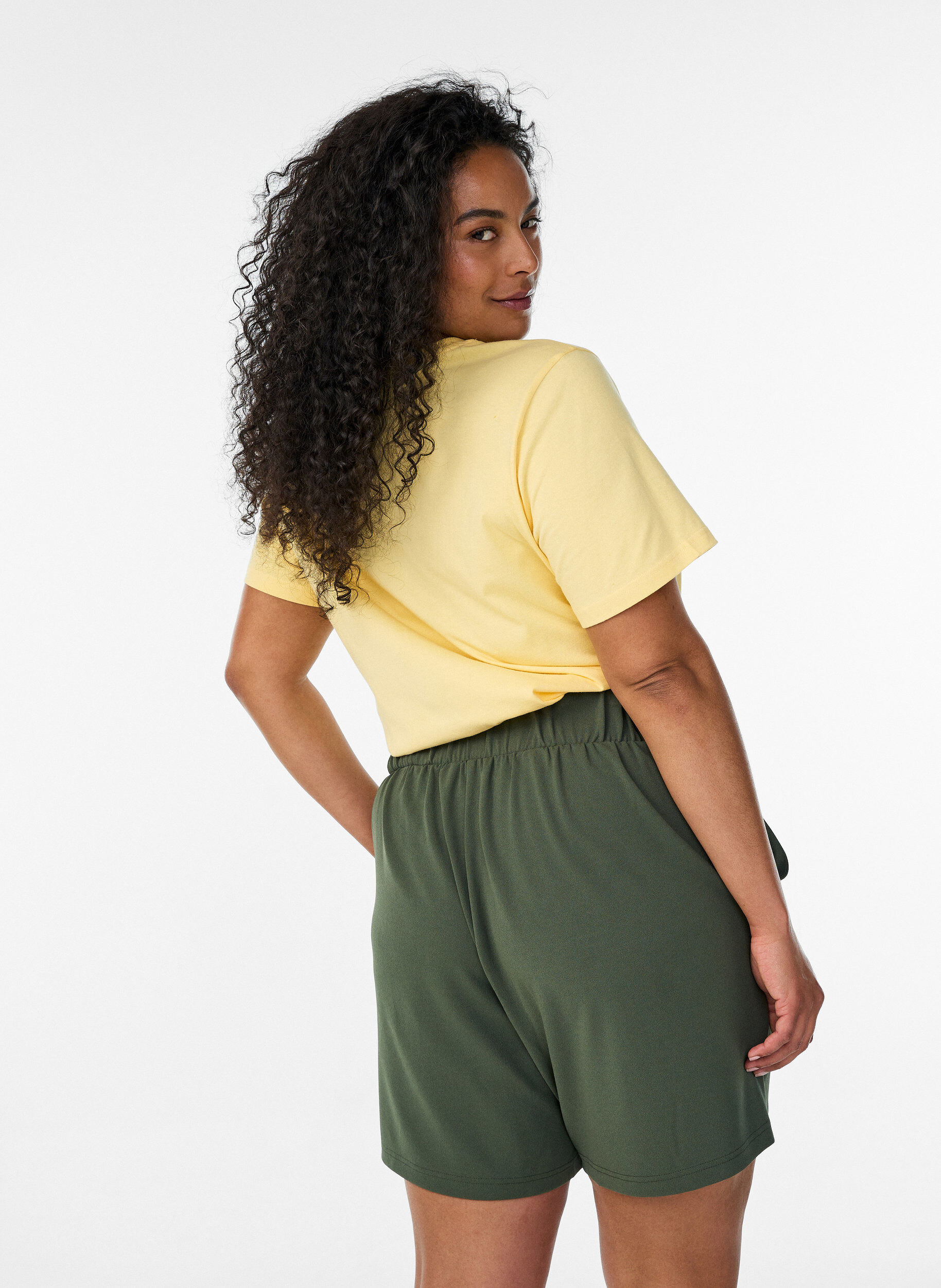 ZizziKorte broek met zakken en losse pasvorm, Groen, Model image number 2