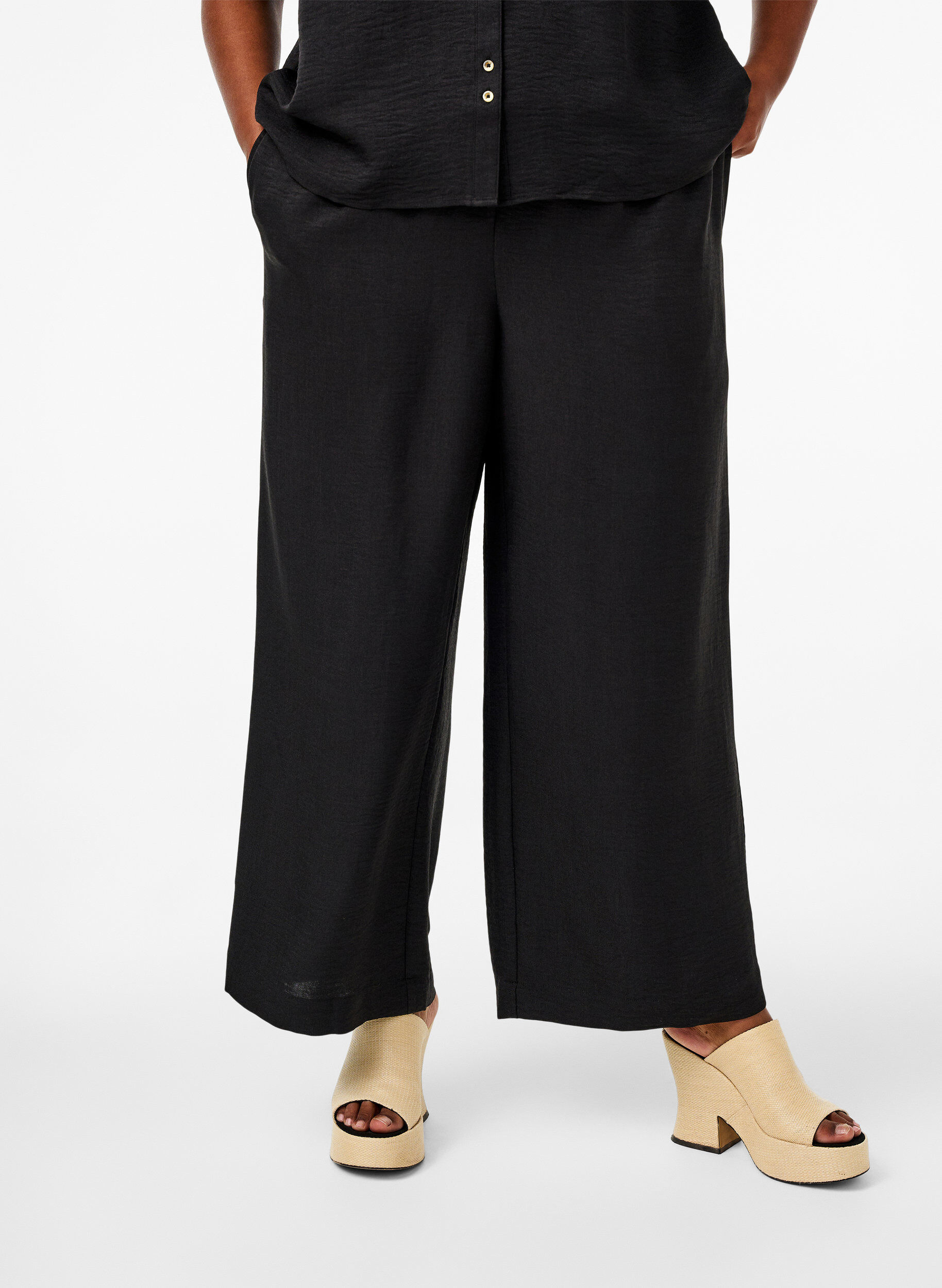 ZizziLosse broek met elastische tailleband en zakken, Zwart, Model image number 2