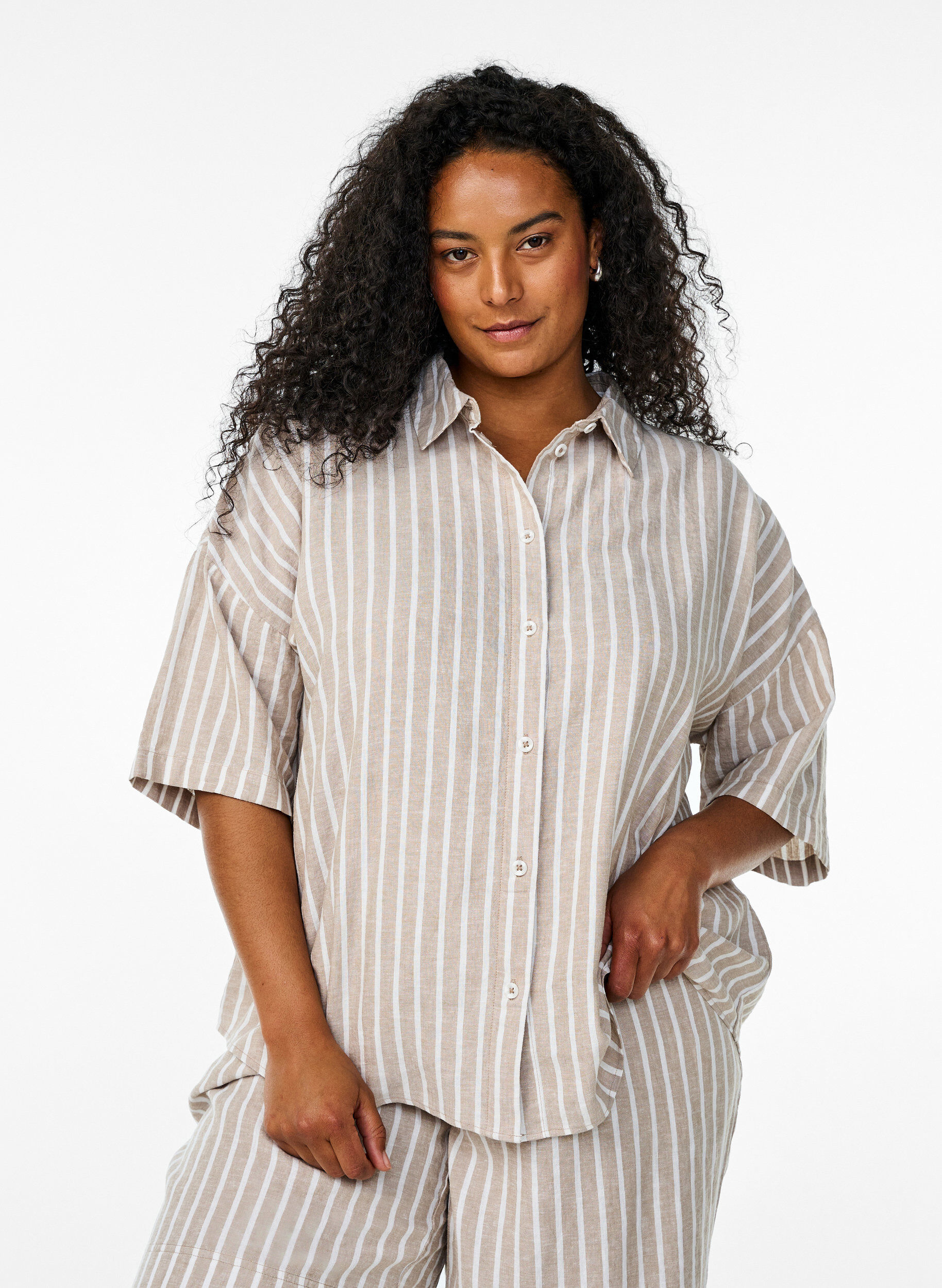 Zizzi Shirt van linnen en viscose met strepen, Beige, Model image number 0