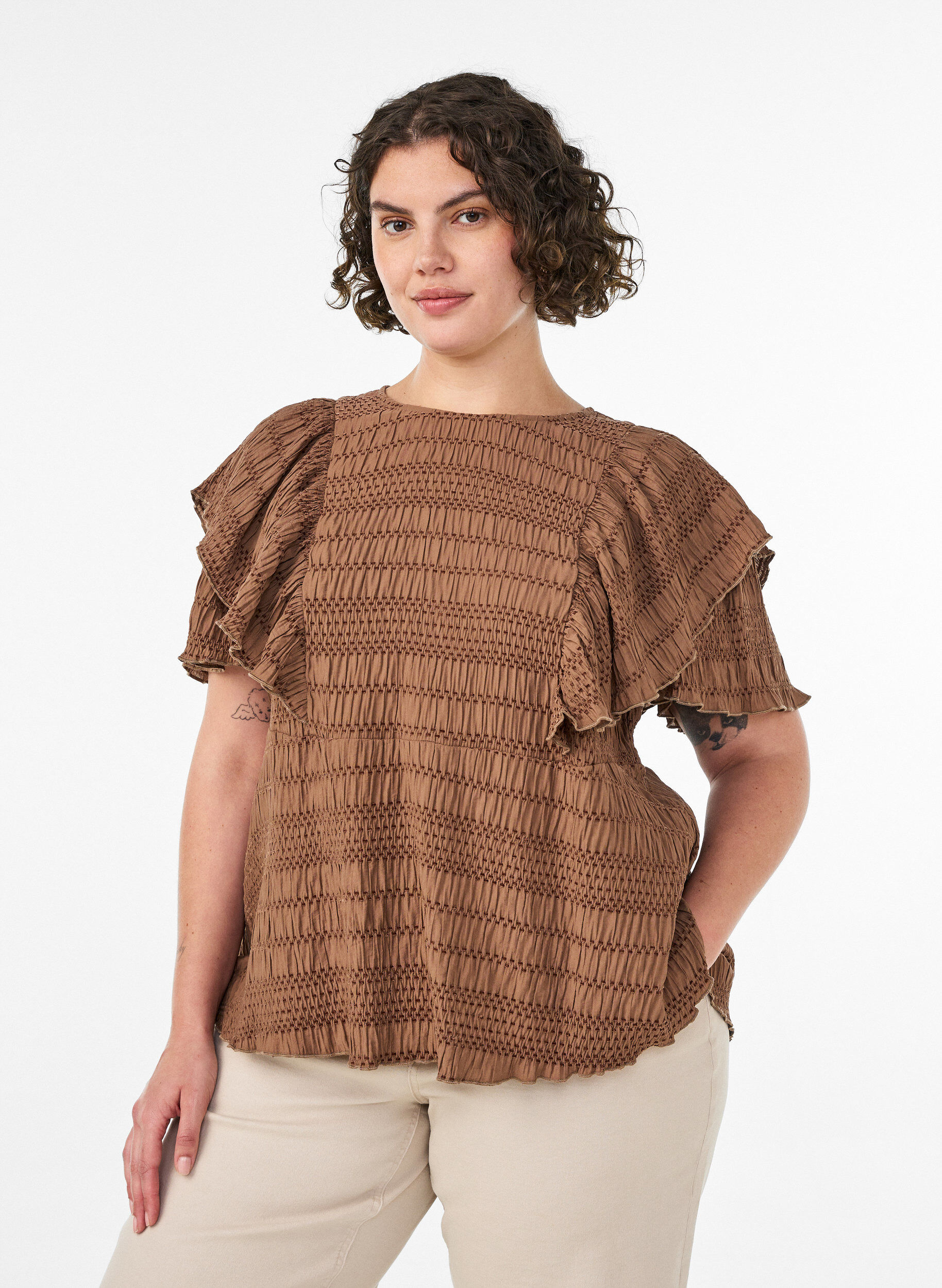 Blouse met smockstructuur en ruchesmouwen, Bruin, Model