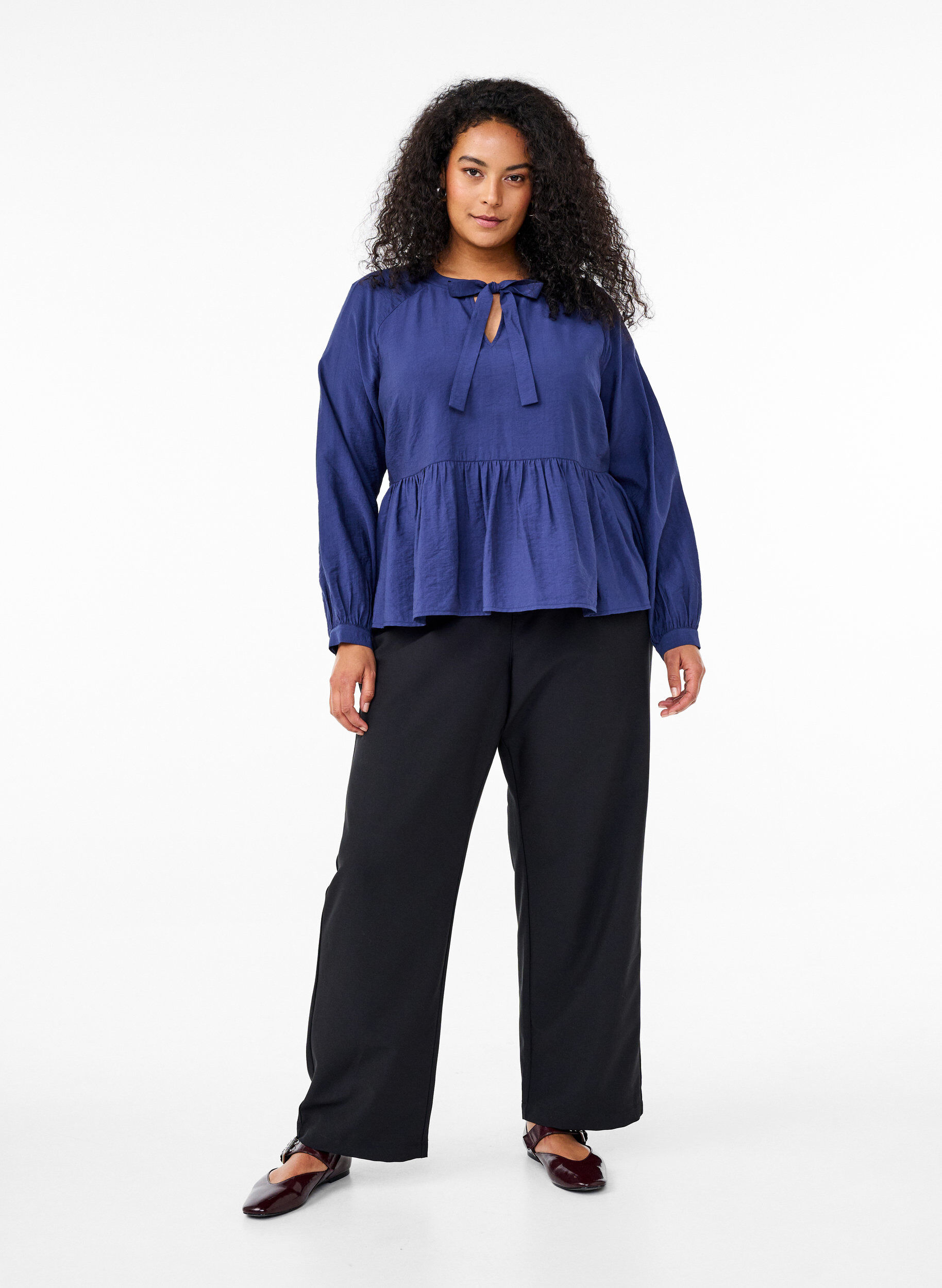 Zizzi Blouse met strik en lange mouwen, Blauw, Model image number 1