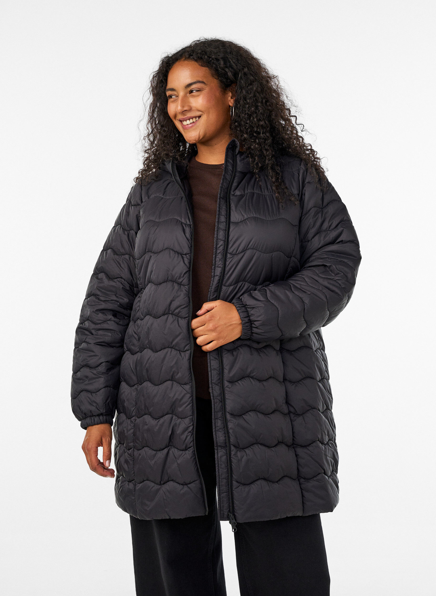 ZizziGewatteerde jas, Zwart, Model image number 0