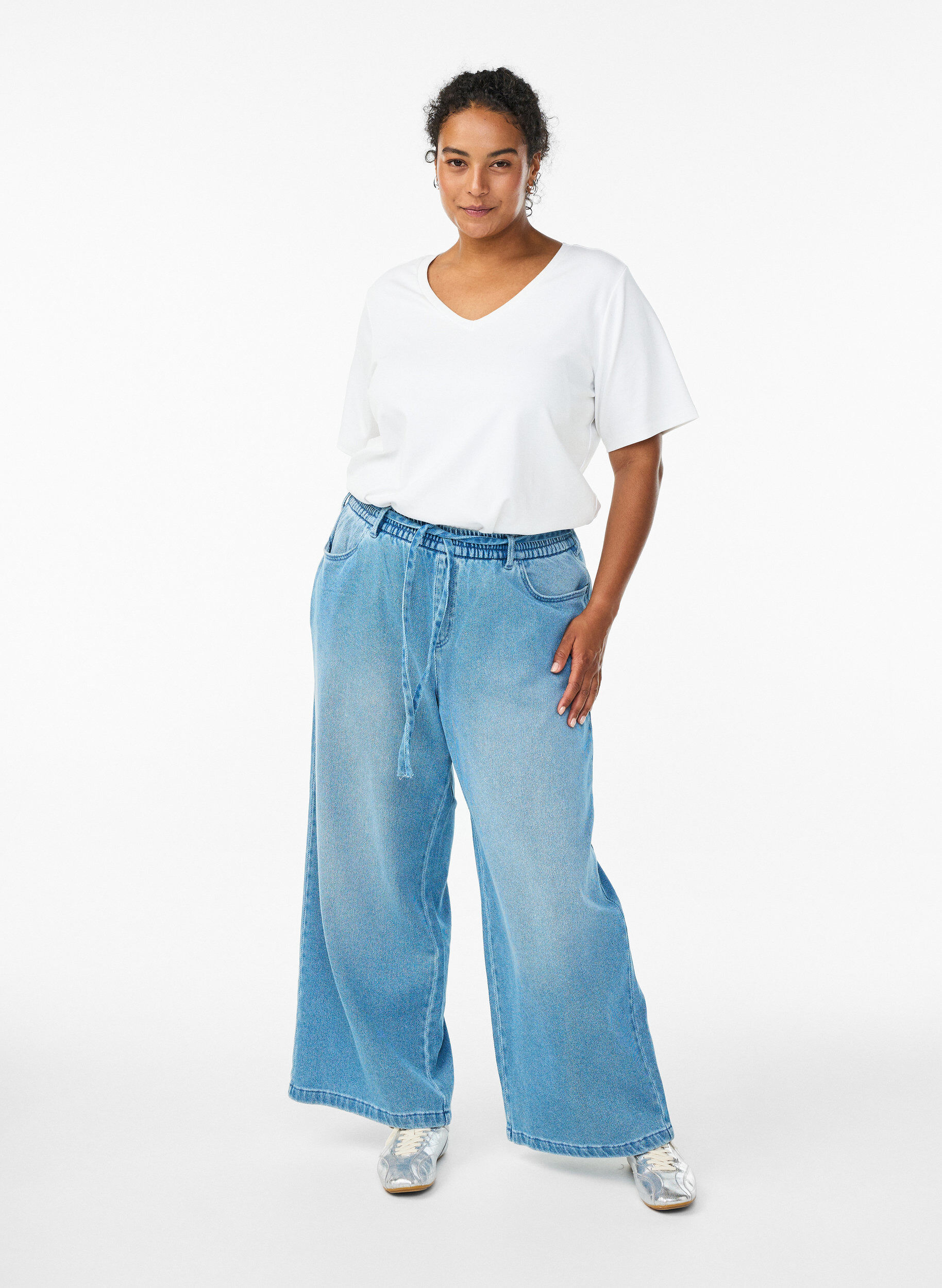 Losse pasvorm jeans met een elastische tailleband en een trekkoord, Blauw, Model