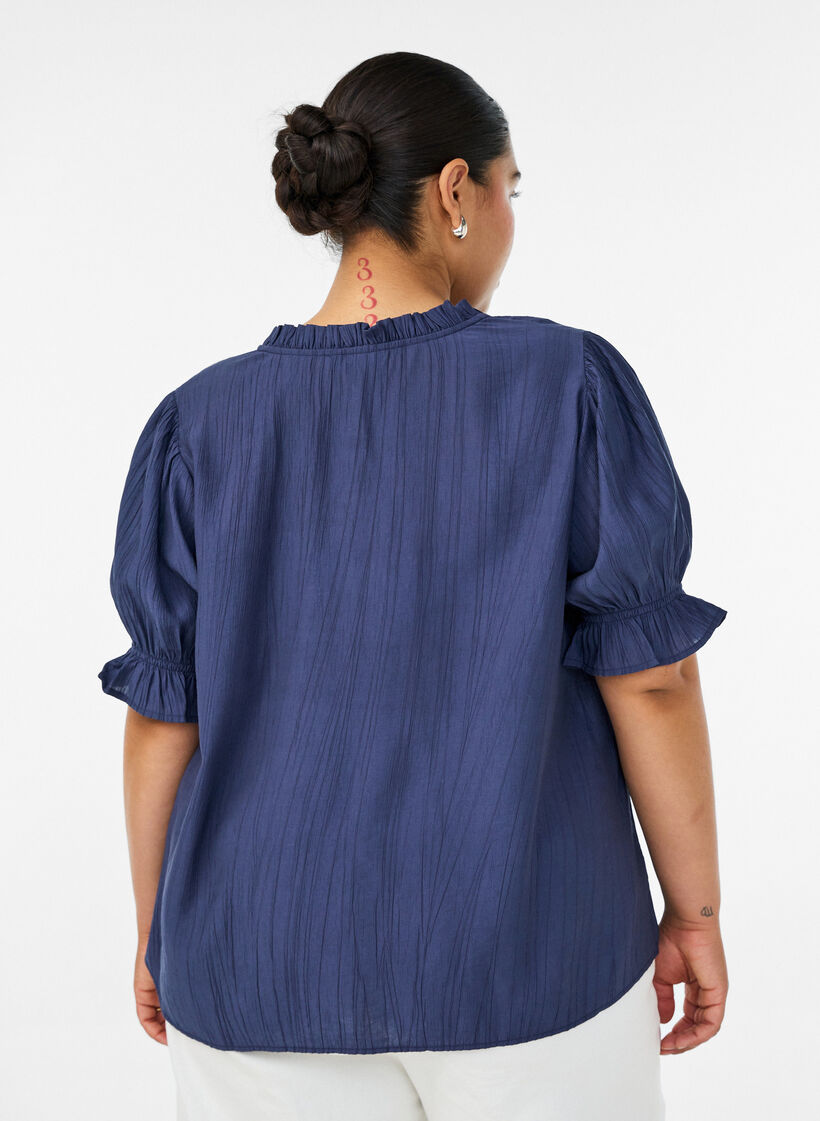 Blouse in een gekreukelde viscosemix met een V-hals, Blauw, Model image number 2