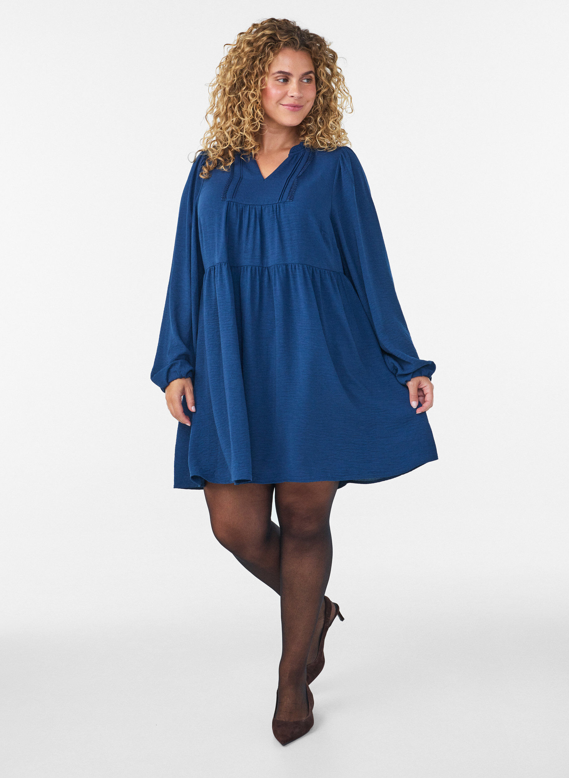 ZizziA-lijn jurk met een empirelijn, Blauw, Model image number 1