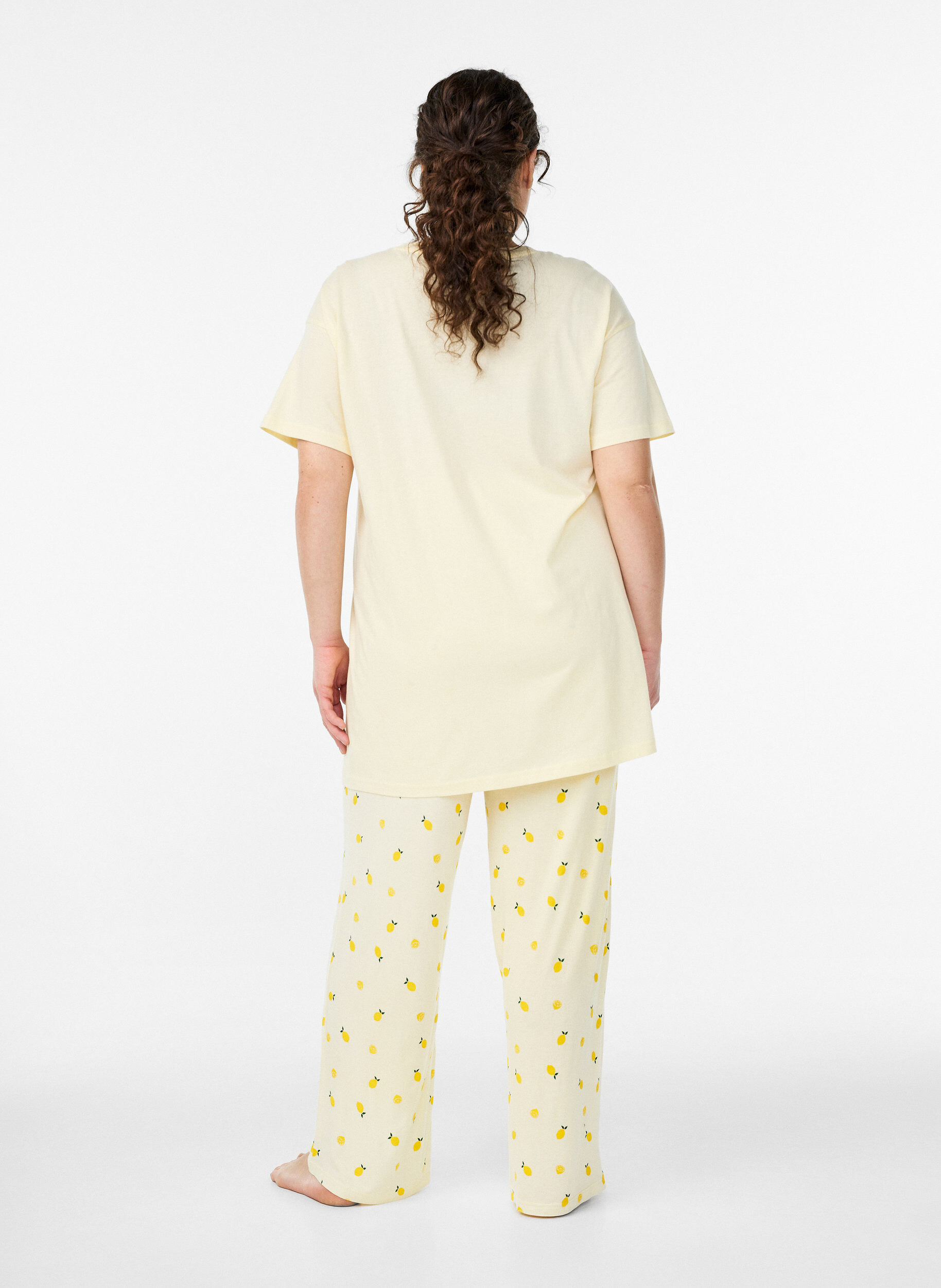 Zizzi Pyjamabroek in zachte jersey met hoge taille en fruitprint, Geel, Model image number 1