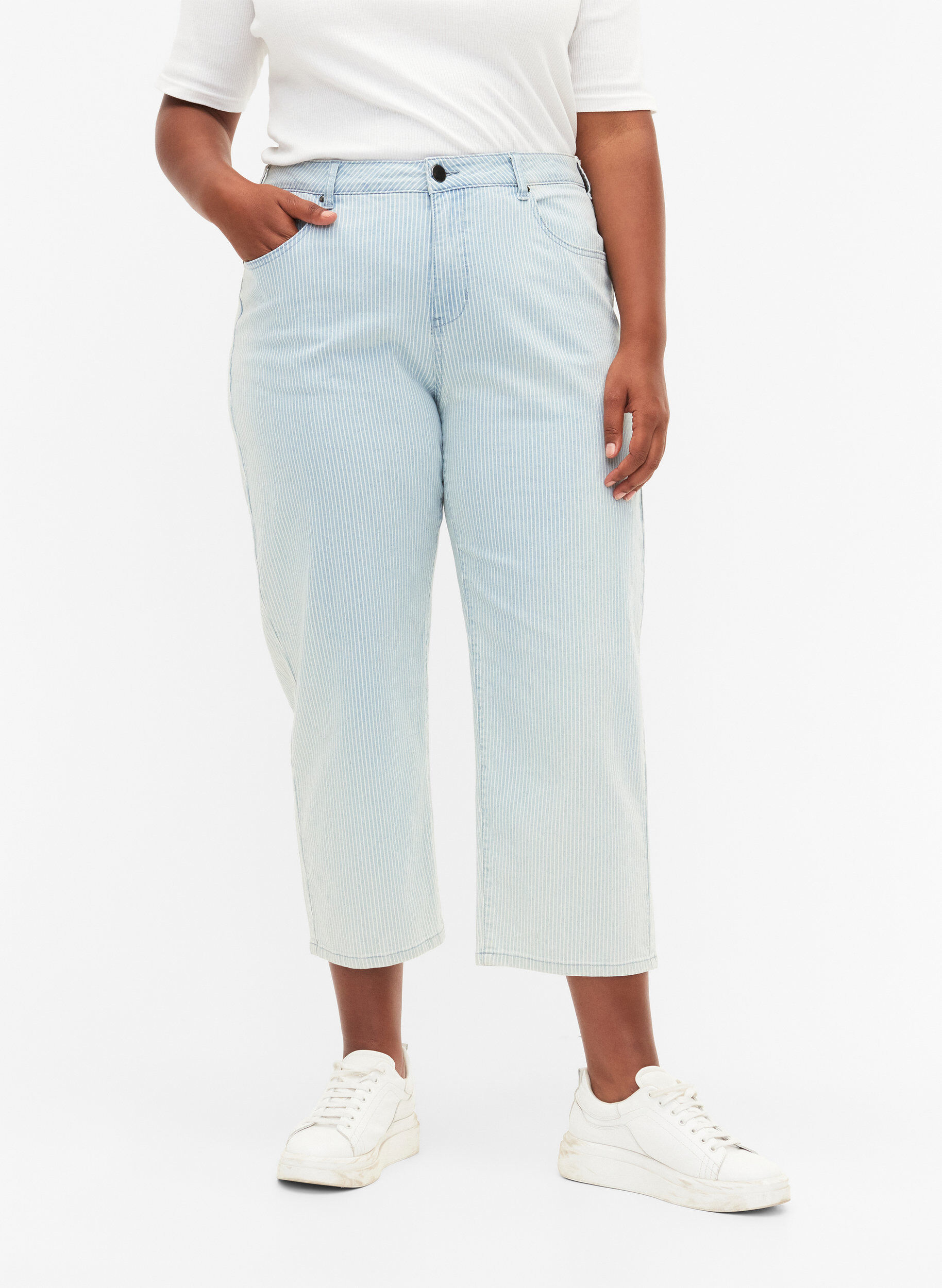 Zizzi Straight jeans met enkellengte, Light Blue Stripe, Model image number 3
