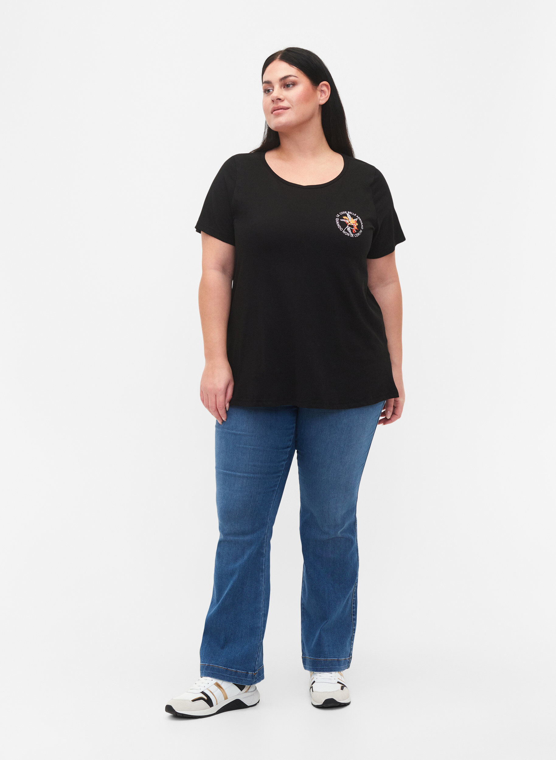 Zizzi Katoenen t-shirt met opdruk op de voorkant, Black W. Chest print, Model image number 2