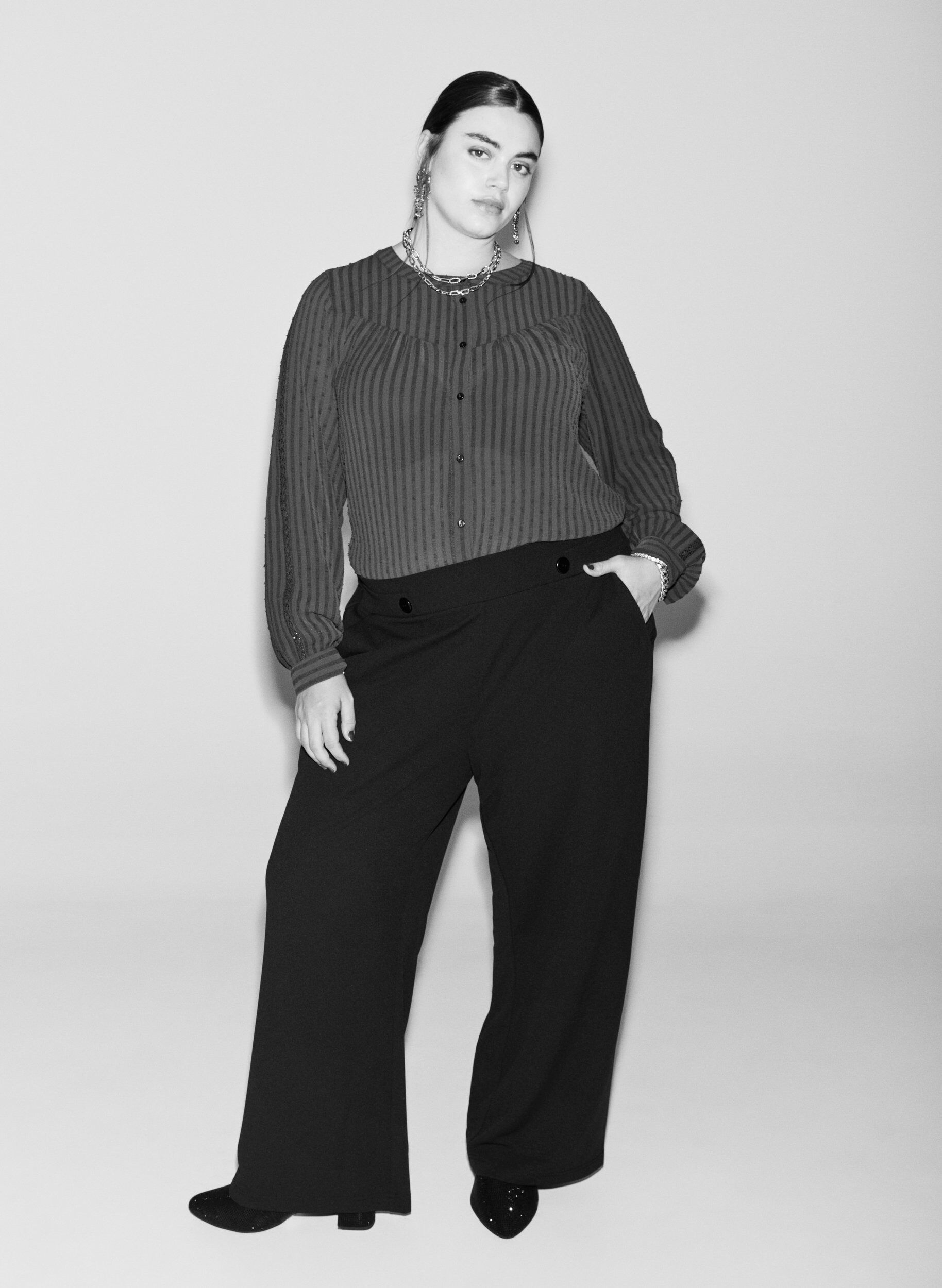 Zizzi Losse broek met zakken, Zwart, Image image number 0