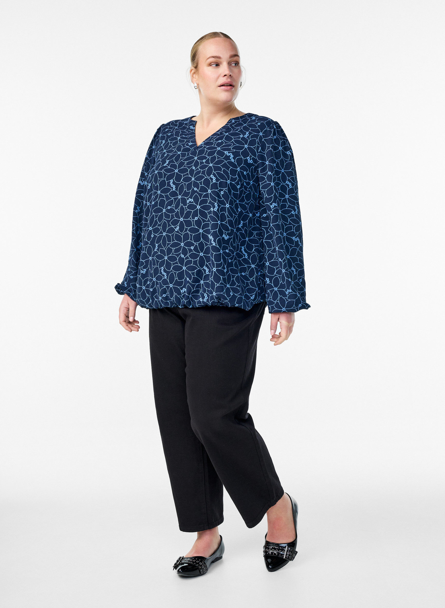 Zizzi Blouse met lange mouwen met bloemenborduursel, Blauw, Model image number 1