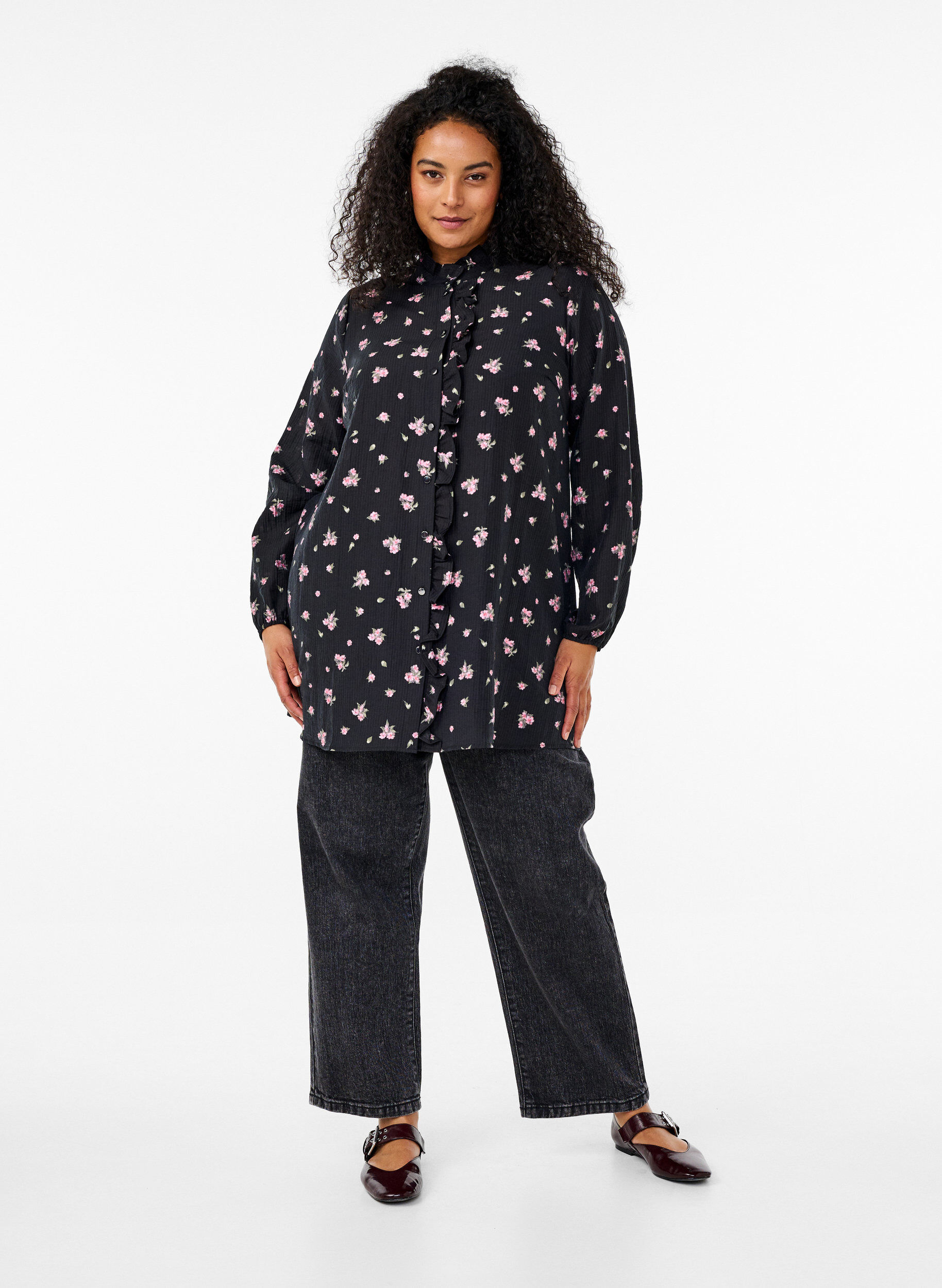 Zizzi Bloemen tuniek in lyocell, Zwart, Model image number 1