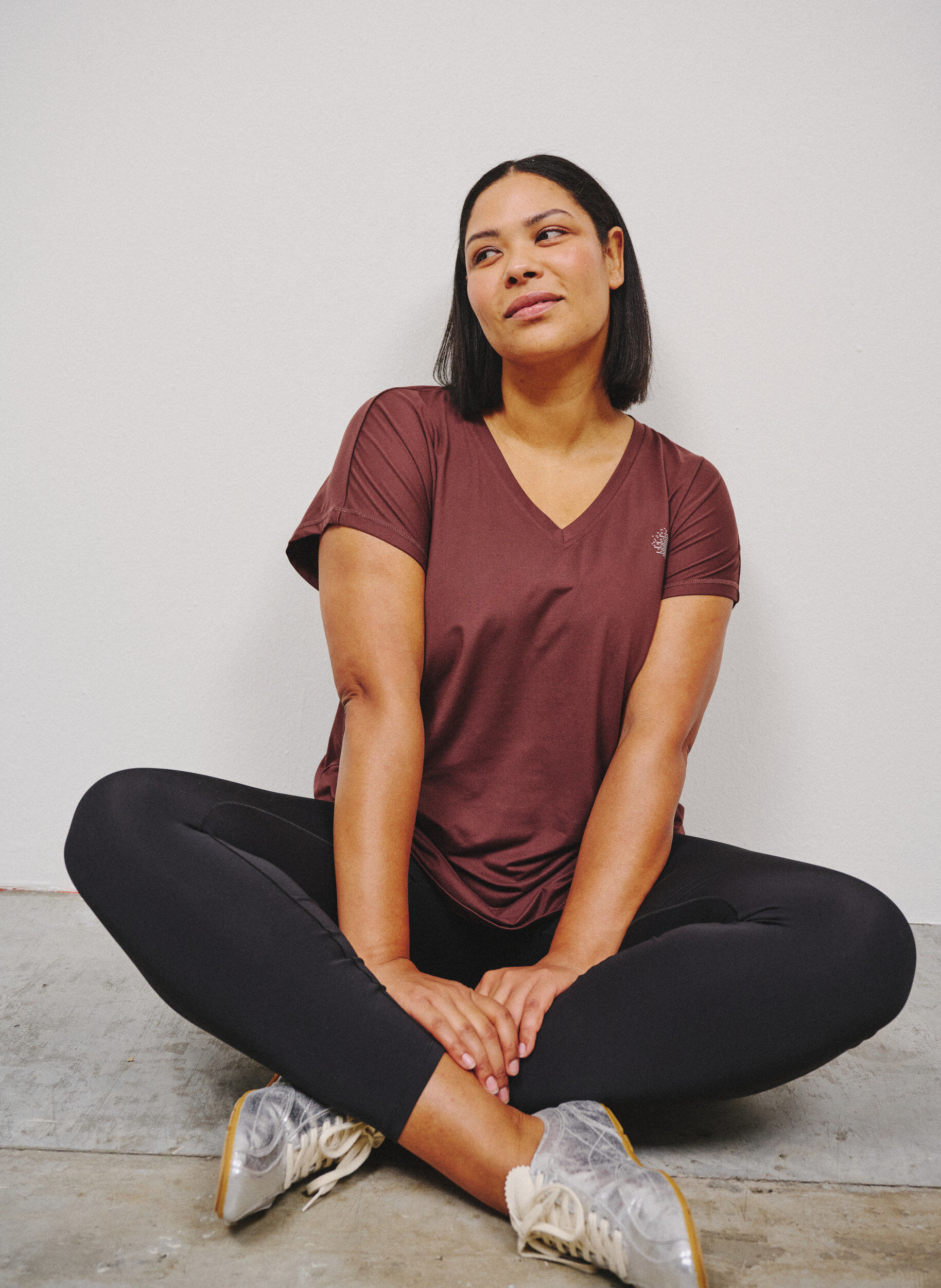 Losvallend trainings-T-shirt met V-hals