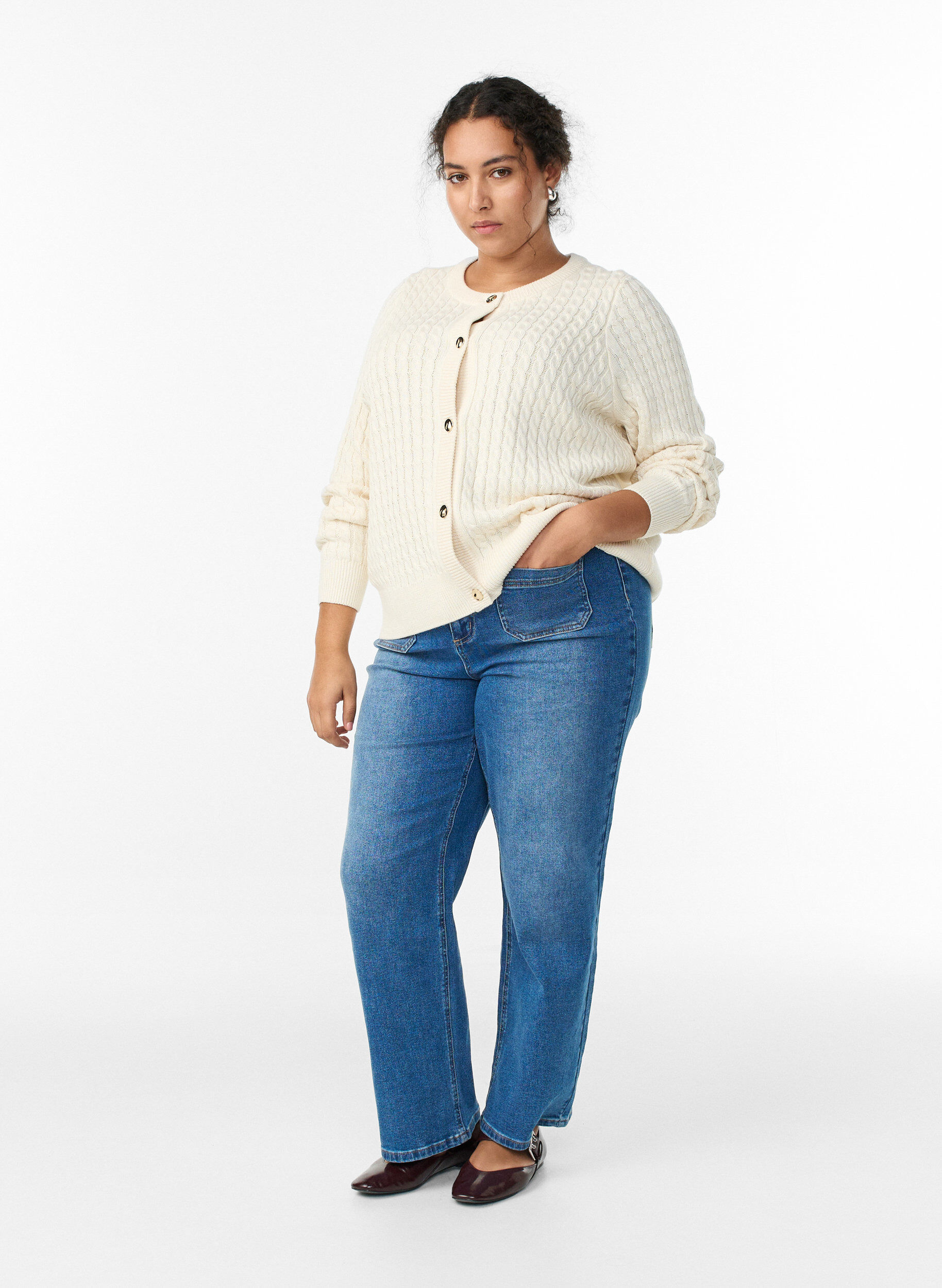 ZizziKabelgebreid vest met gouden knopen, Vanille, Model image number 1
