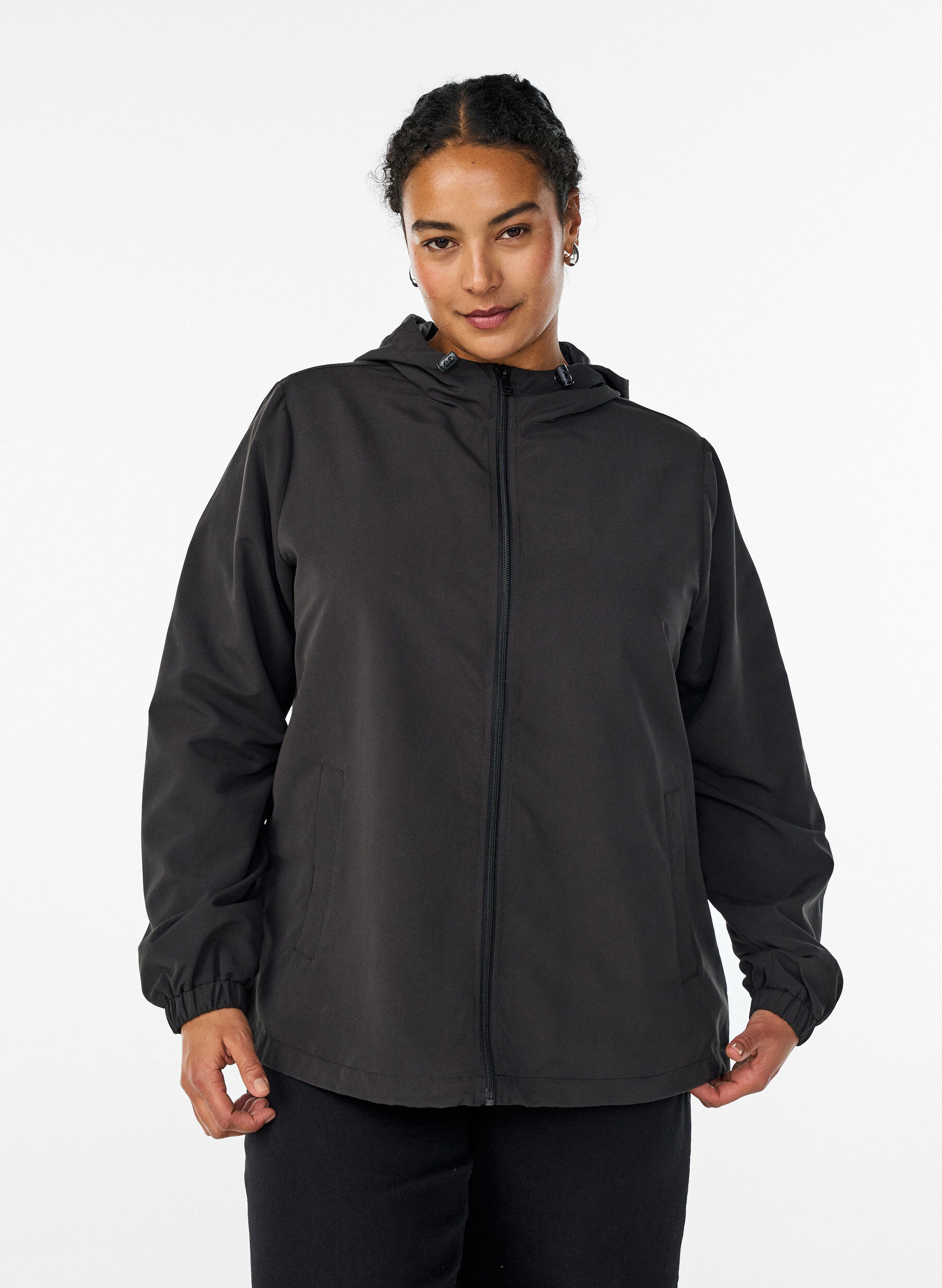 Lichtgewicht jas met een capuchon en ritssluiting, Zwart, Model