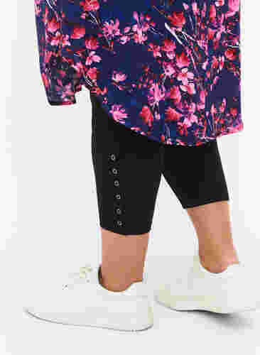 Een 3/4 legging met knopen, Black, Model image number 2