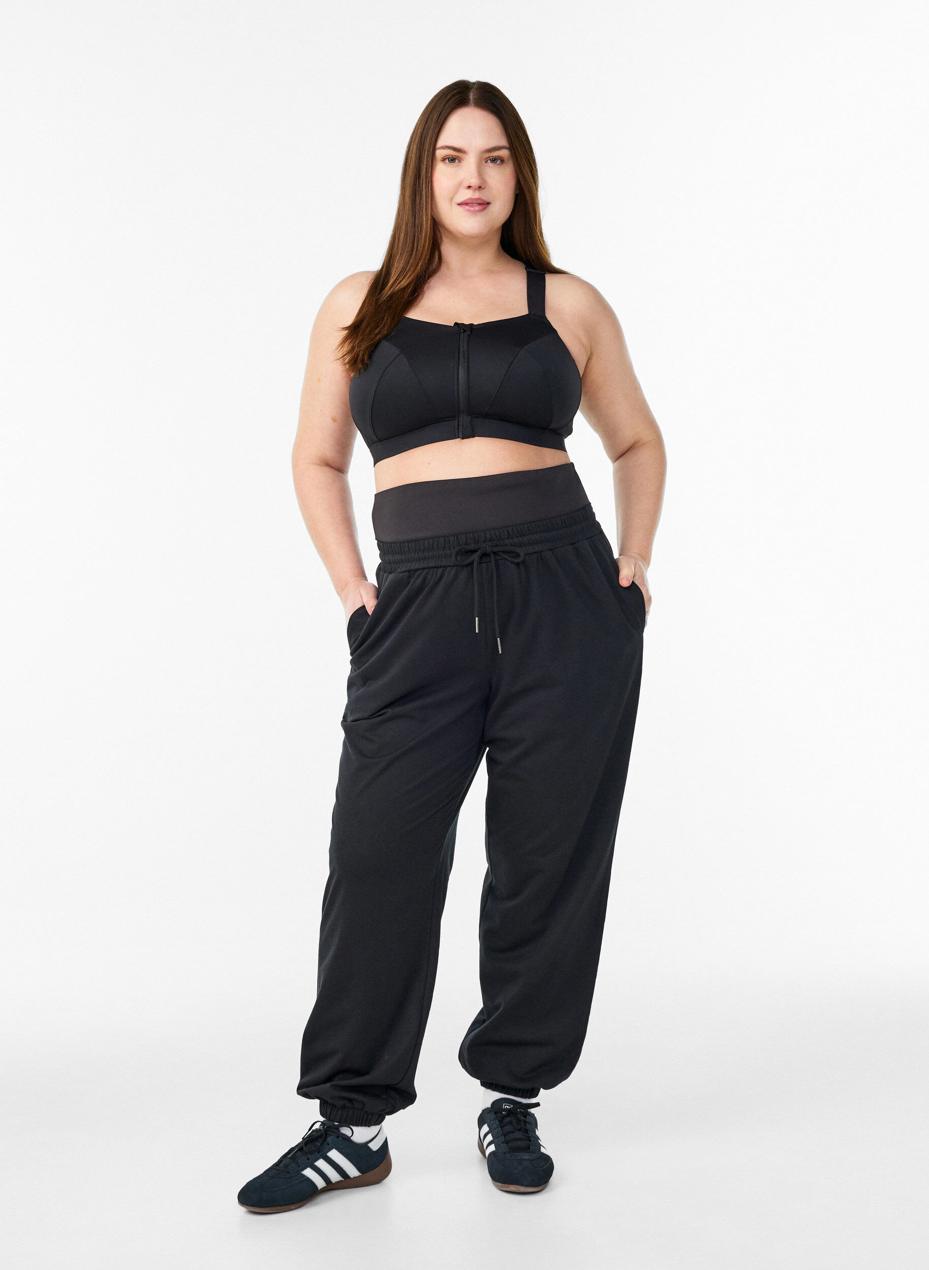 Zizzi Joggingbroek met een brede tailleband, Zwart, Model image number 1