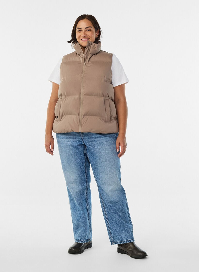 Korte puffer bodywarmer met hoge kraag, Bruin, Model image number 1