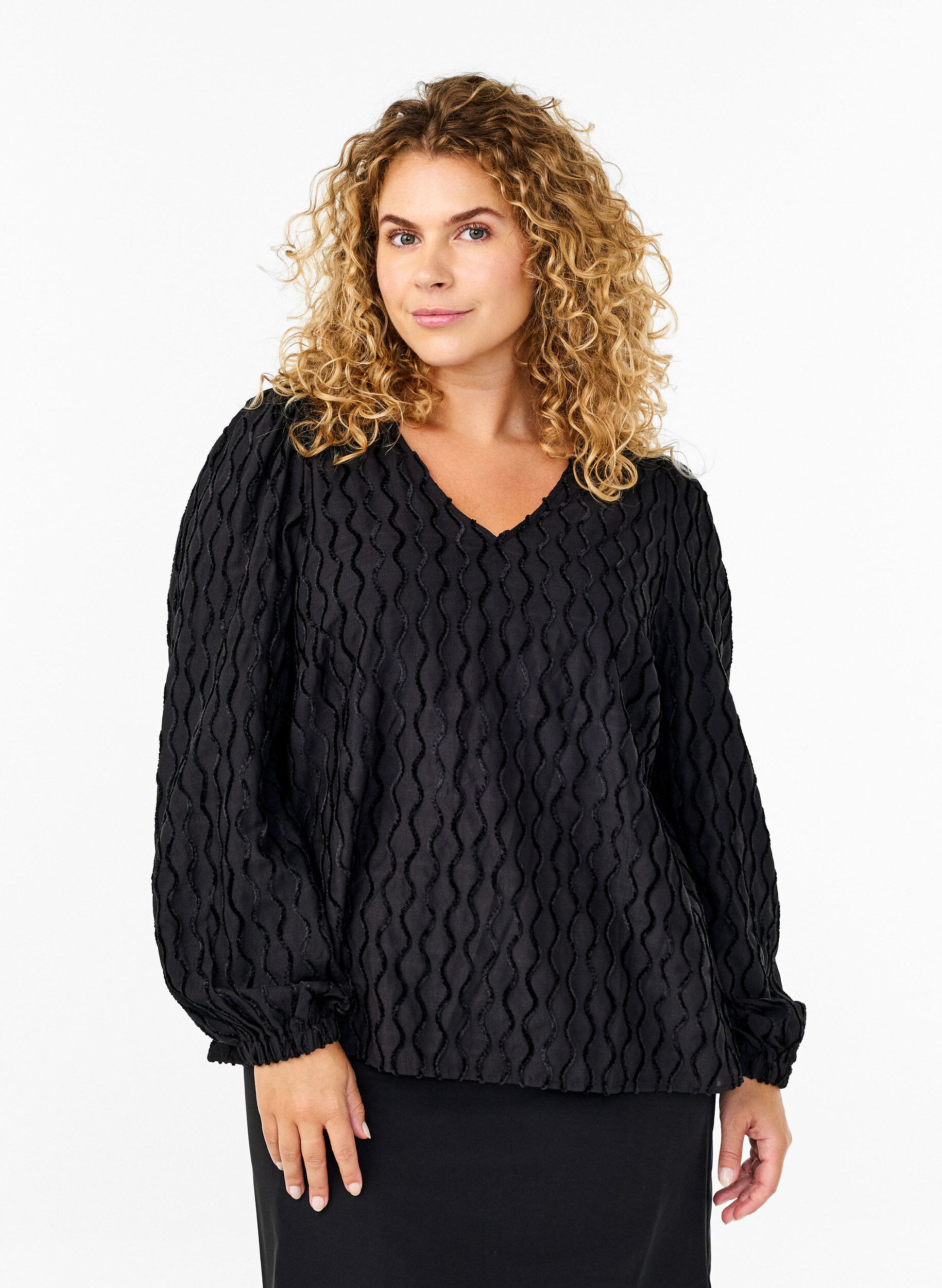 Zizzi Lange mouwen blouse met patroon en V-hals, Black, Model image number 0