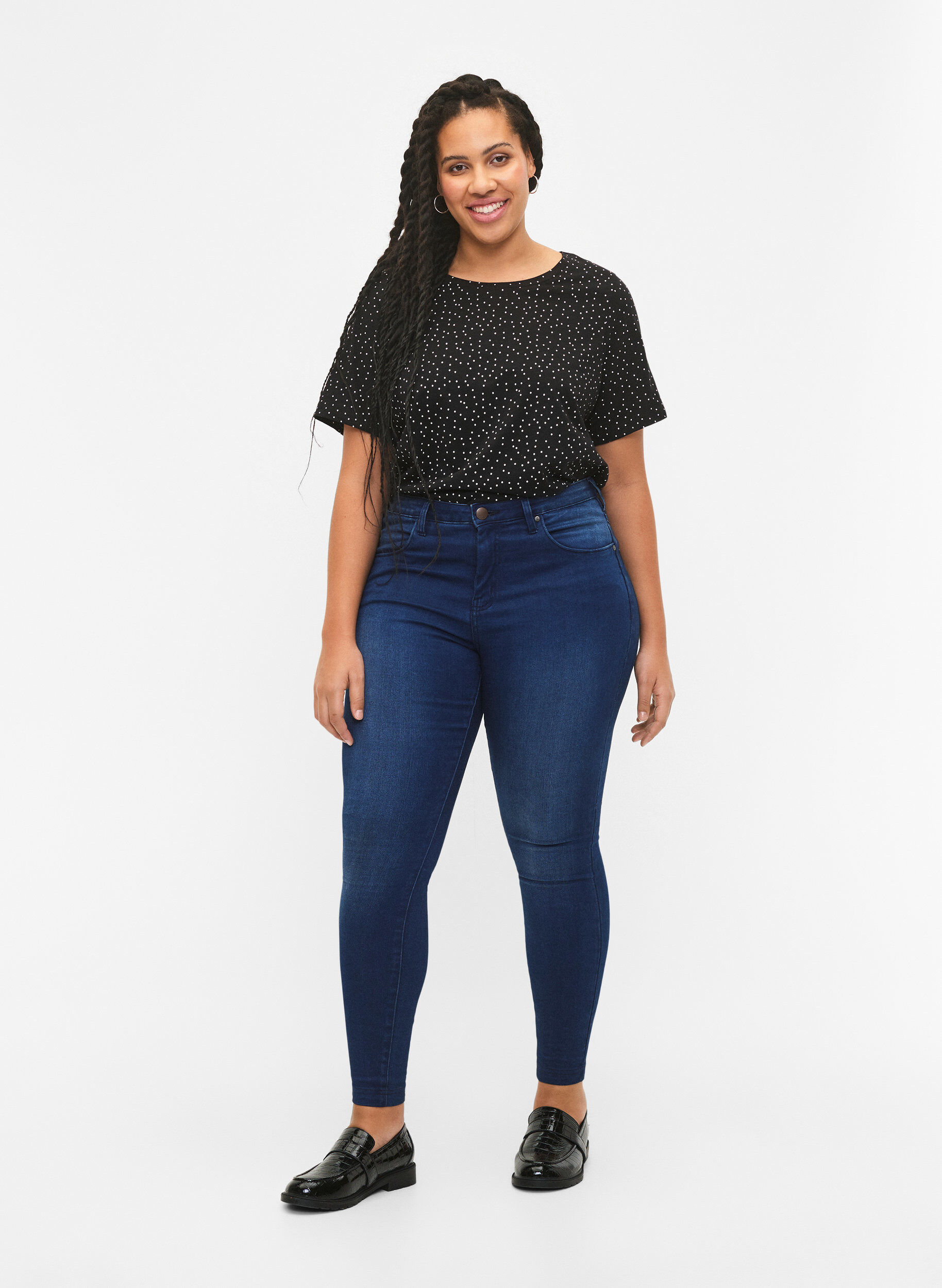 Zizzi T-shirt van biologisch katoen met stippen	, Zwart, Model image number 1