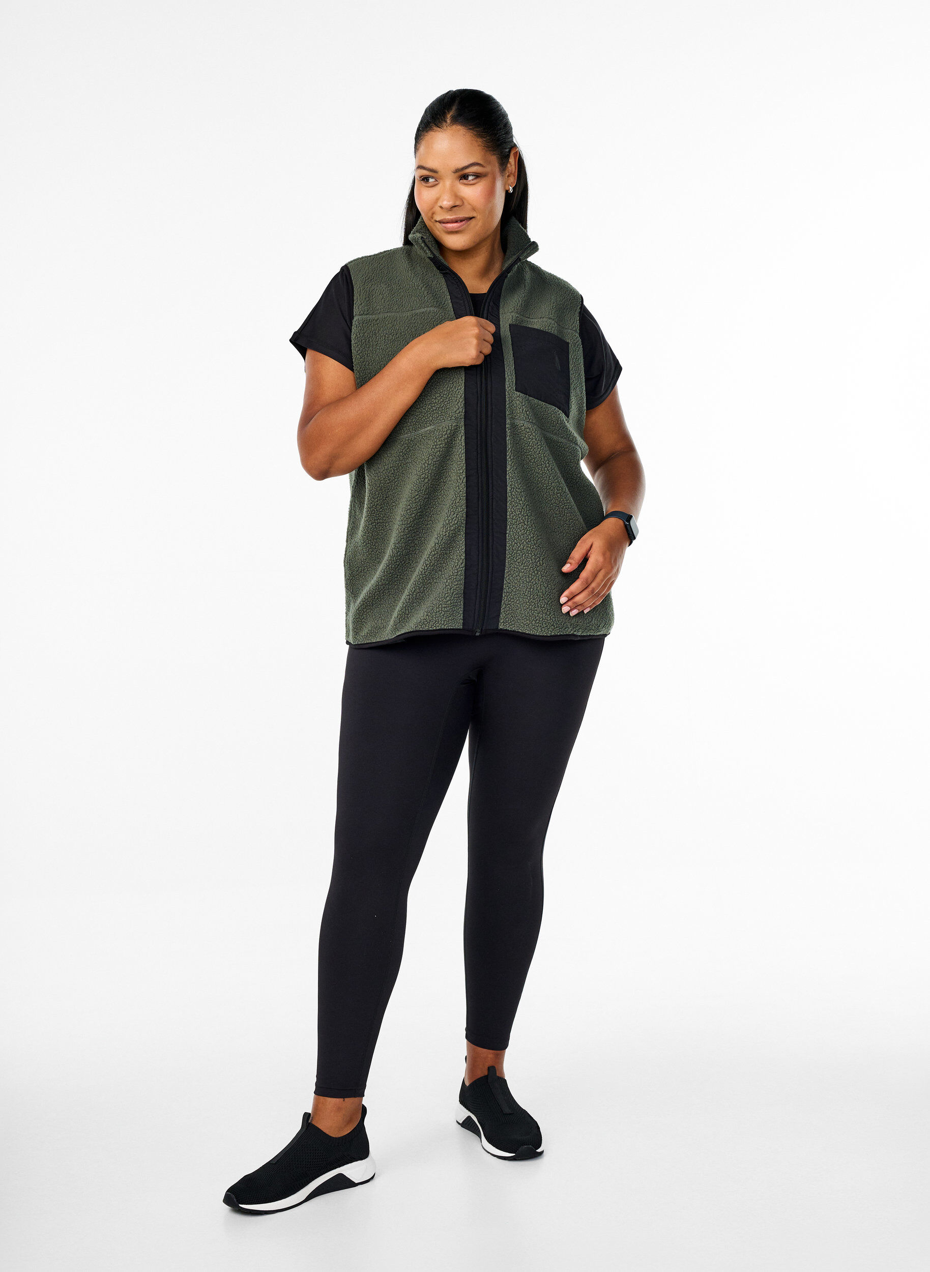Zizzi Sportieve teddy bodywarmer met zakken, Thyme, Model image number 2