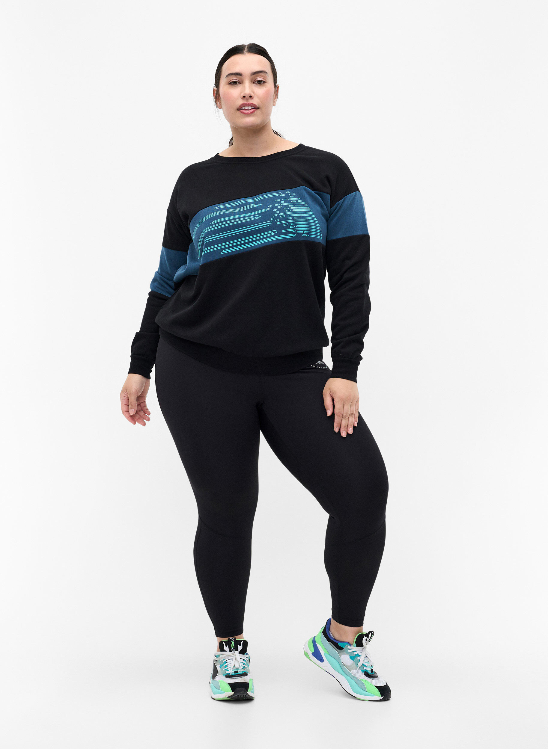 Zizzi Sweatshirt met sportieve print, Black Comb, Model image number 2