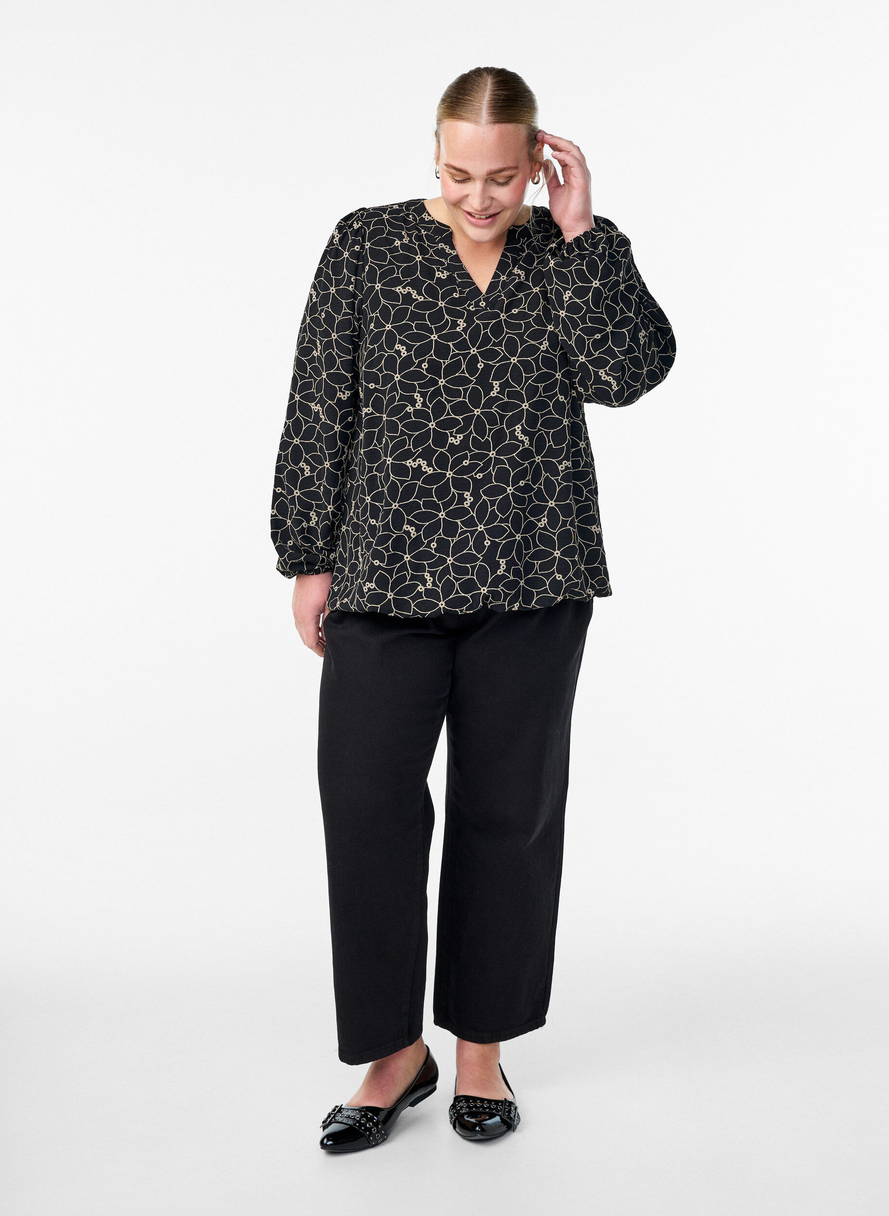 Zizzi Blouse met lange mouwen met bloemenborduursel, Zwart, Model image number 1